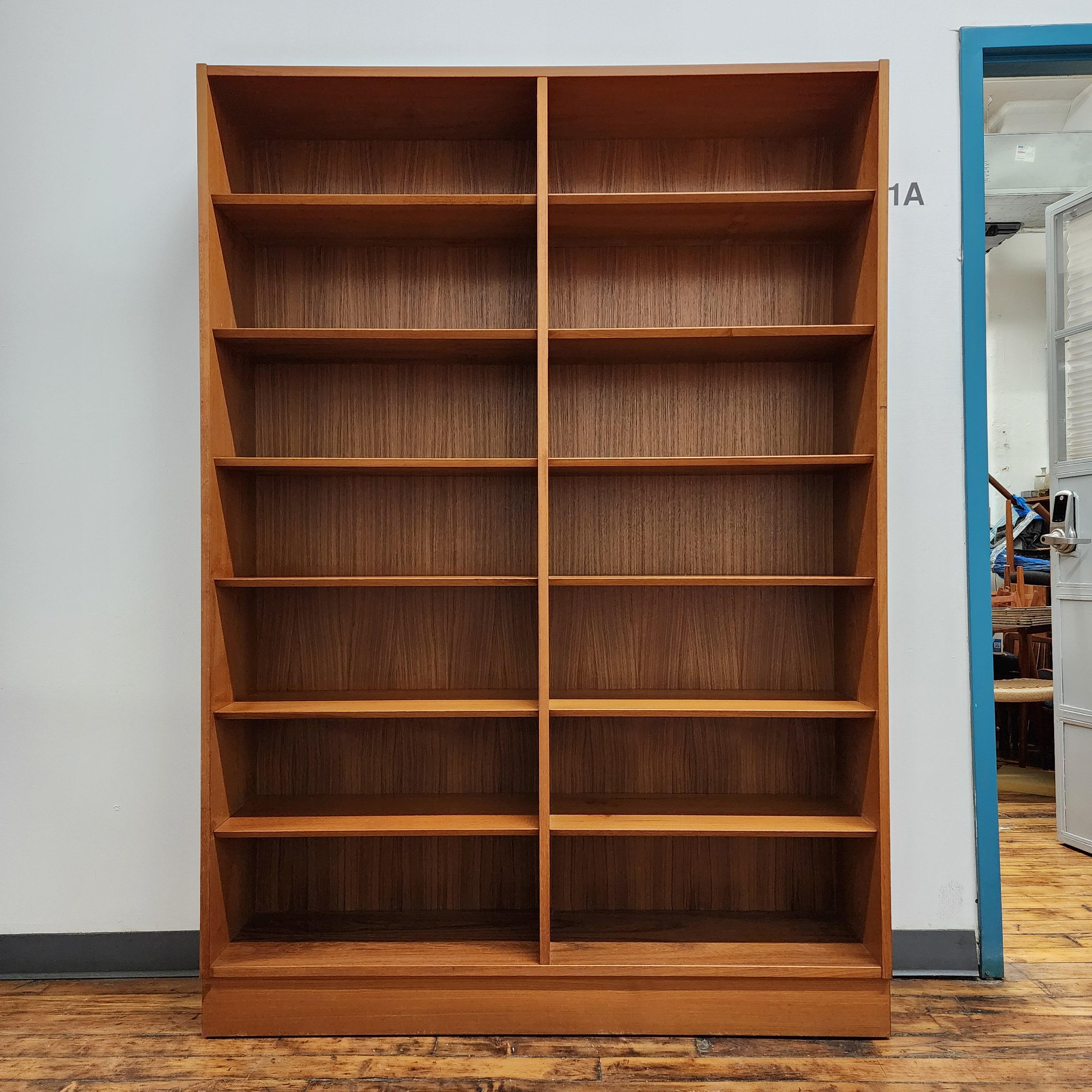Vintage Teak Double Bookcase by Carlo Jensen for Poul Hundevad  In Good Condition In Philadelphia, PA