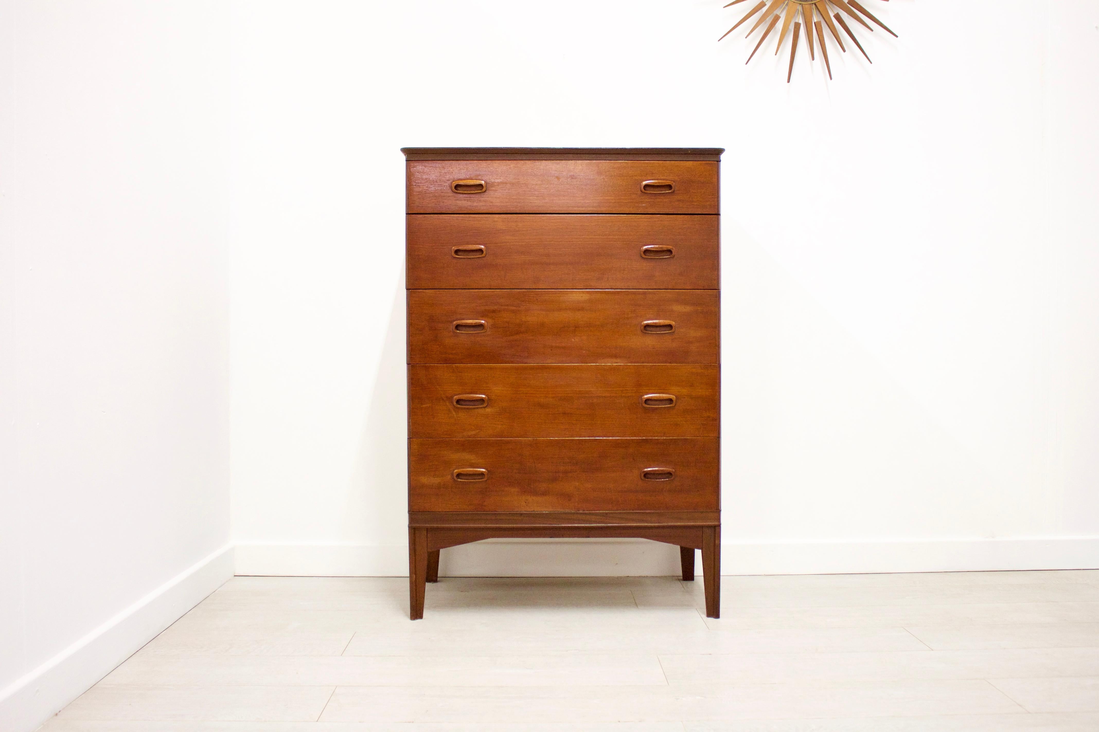 - Midcentury chest of drawers
- Manufactured in the UK by Austinsuite
- Made from teak and teak veneer.