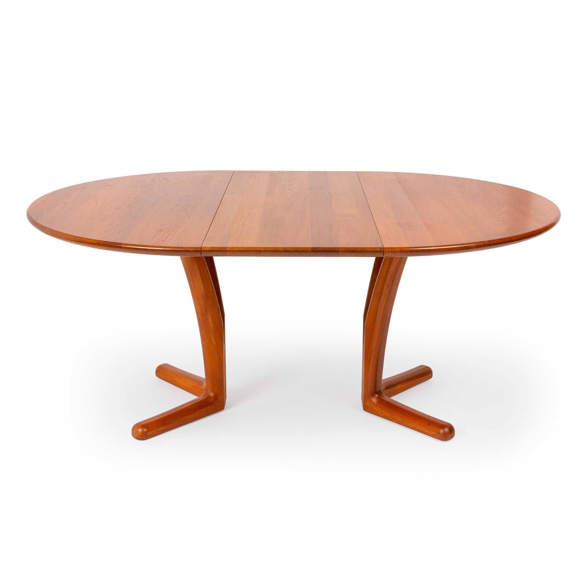 Mid-Century Modern Table à manger extensible en teck vintage par Dyrlund en vente