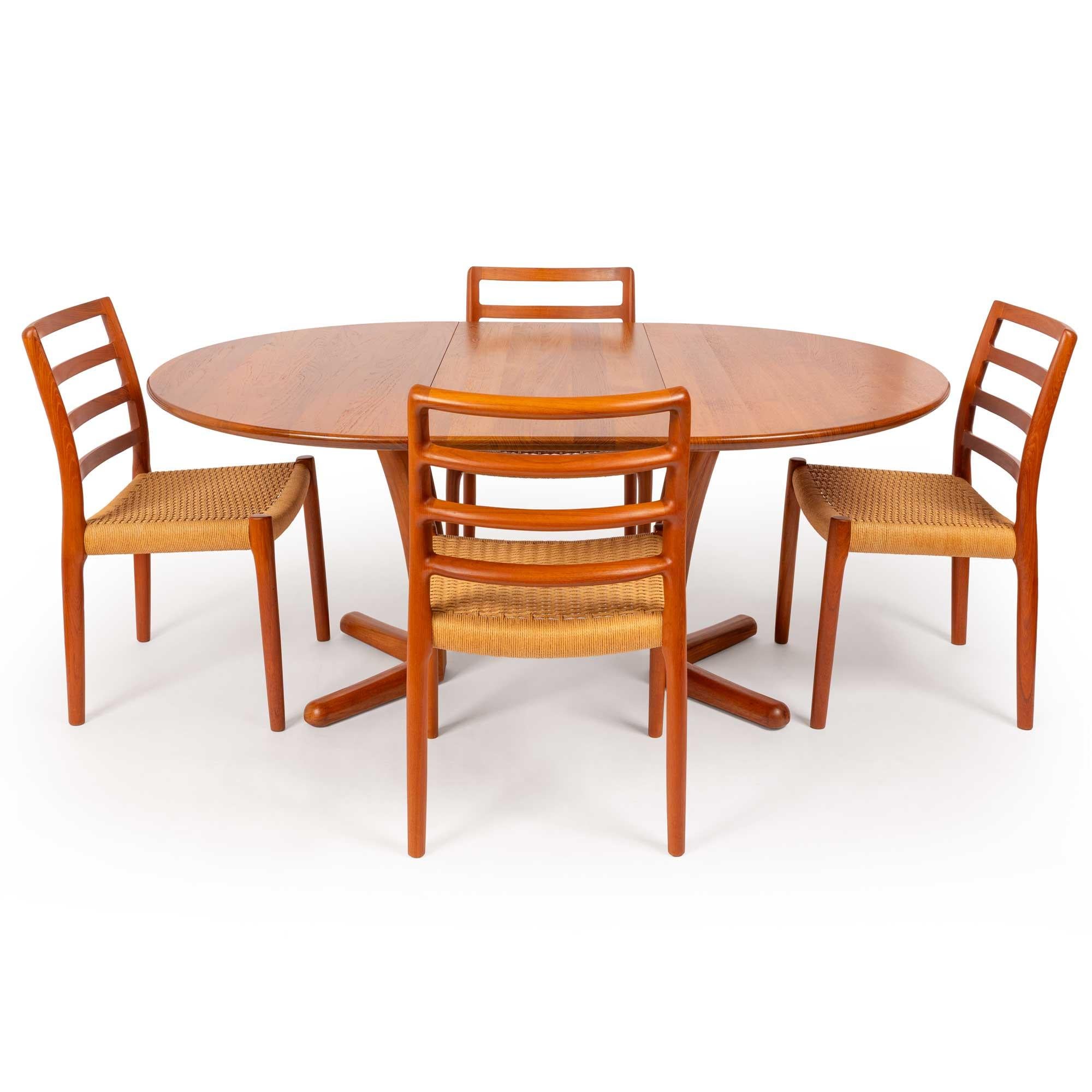 Teck Table à manger extensible en teck vintage par Dyrlund en vente