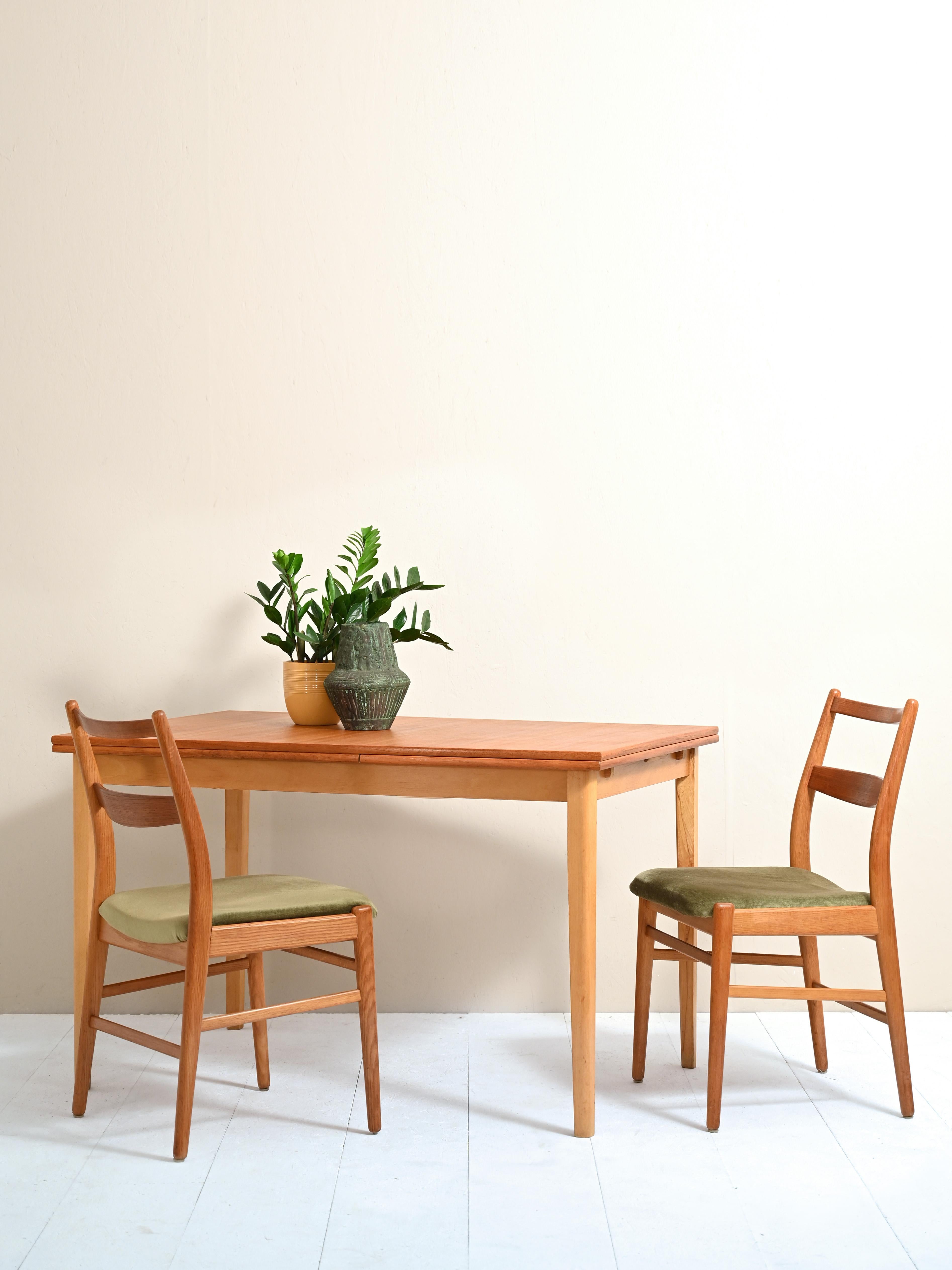 Scandinave moderne Table à rallonge vintage en teck en vente