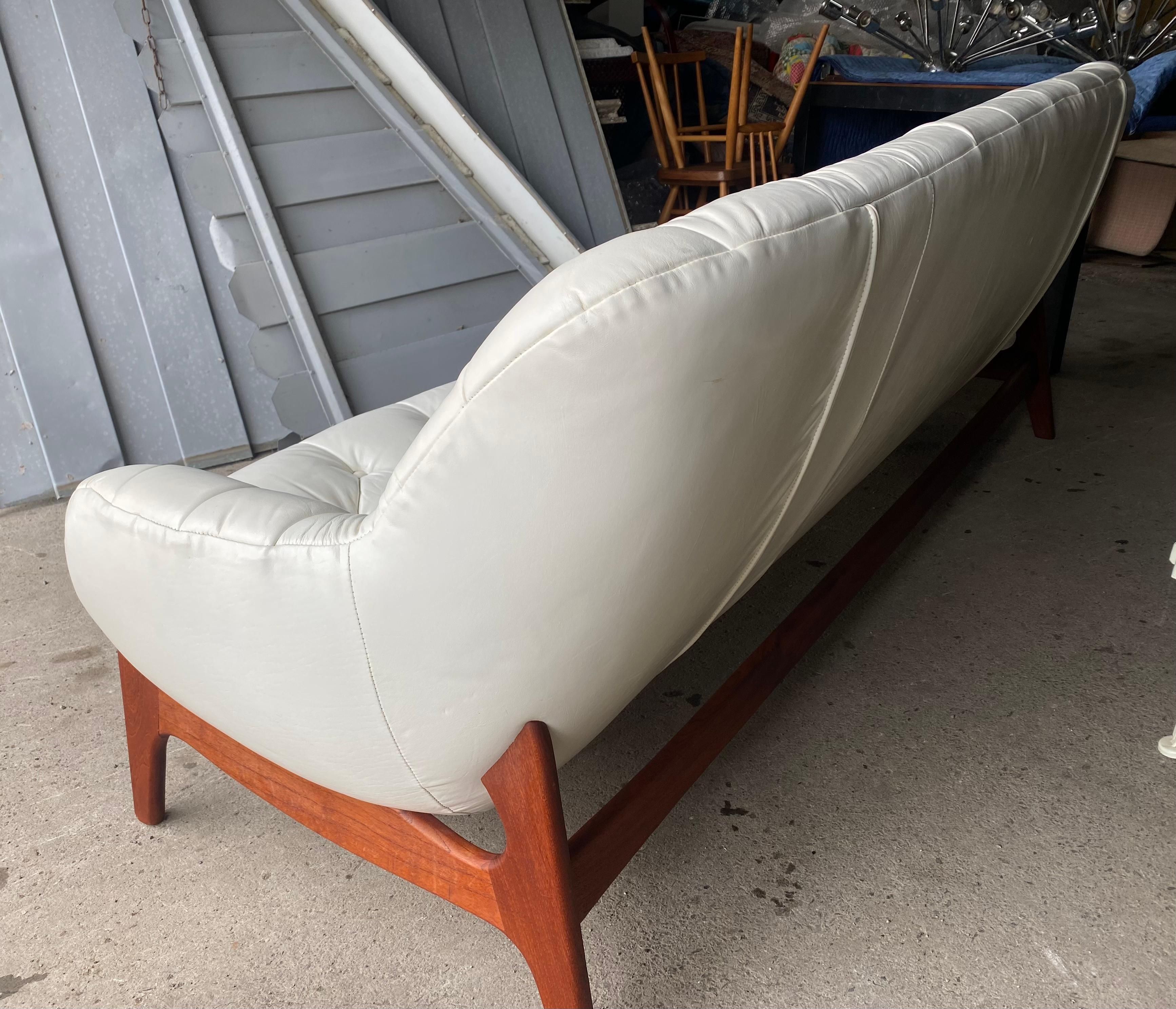 huber scoop couch