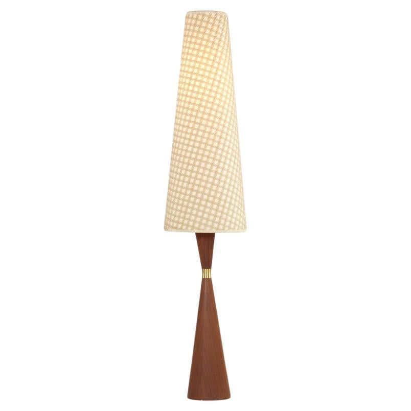 Vintage teak floor lamp with wool shade from the 1960s. Design: PARKER KNOLL