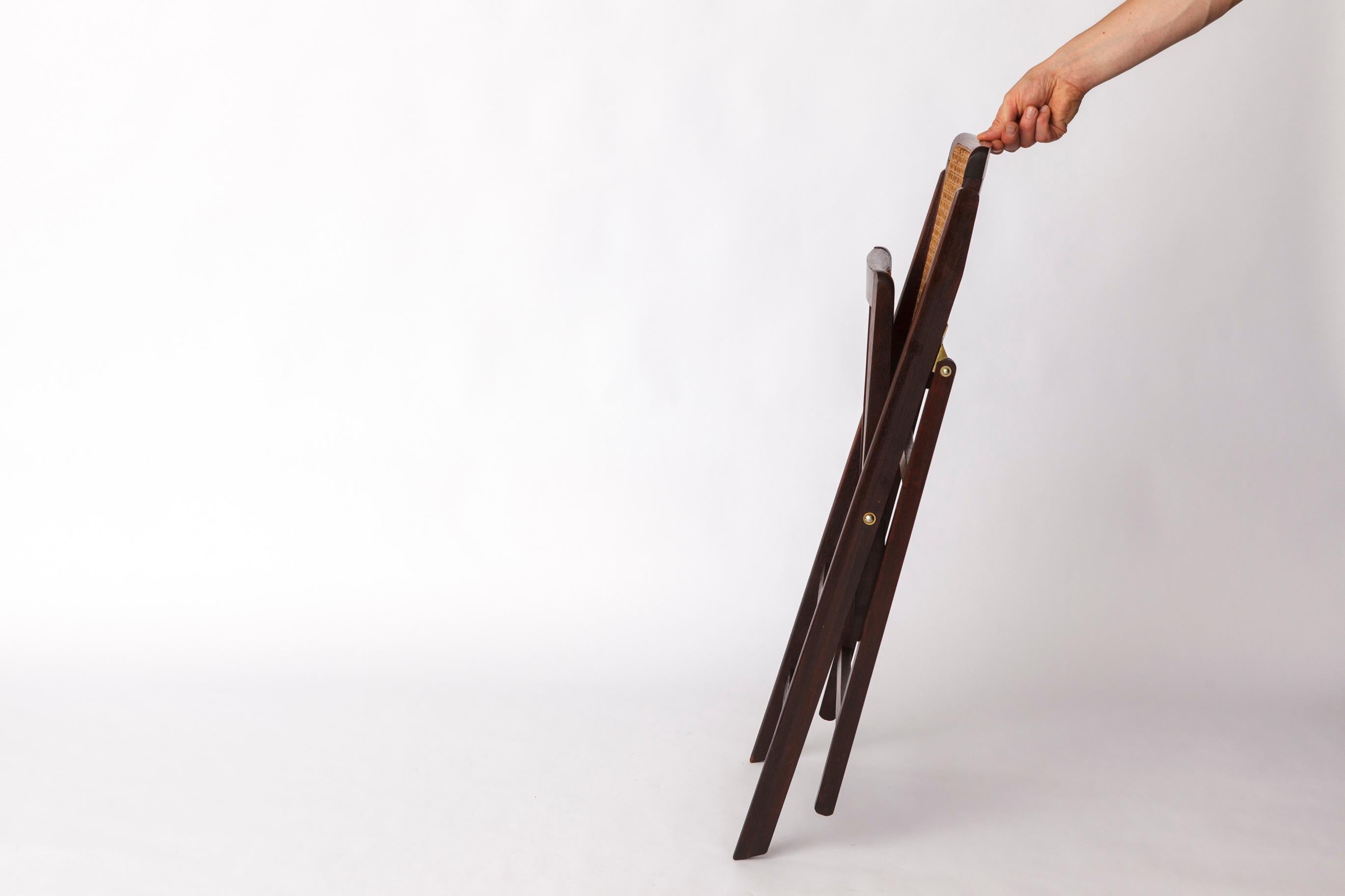 Vintage Teak Folding Chair with Original Cane Seat – 1970s German Design In Good Condition For Sale In Hannover, DE