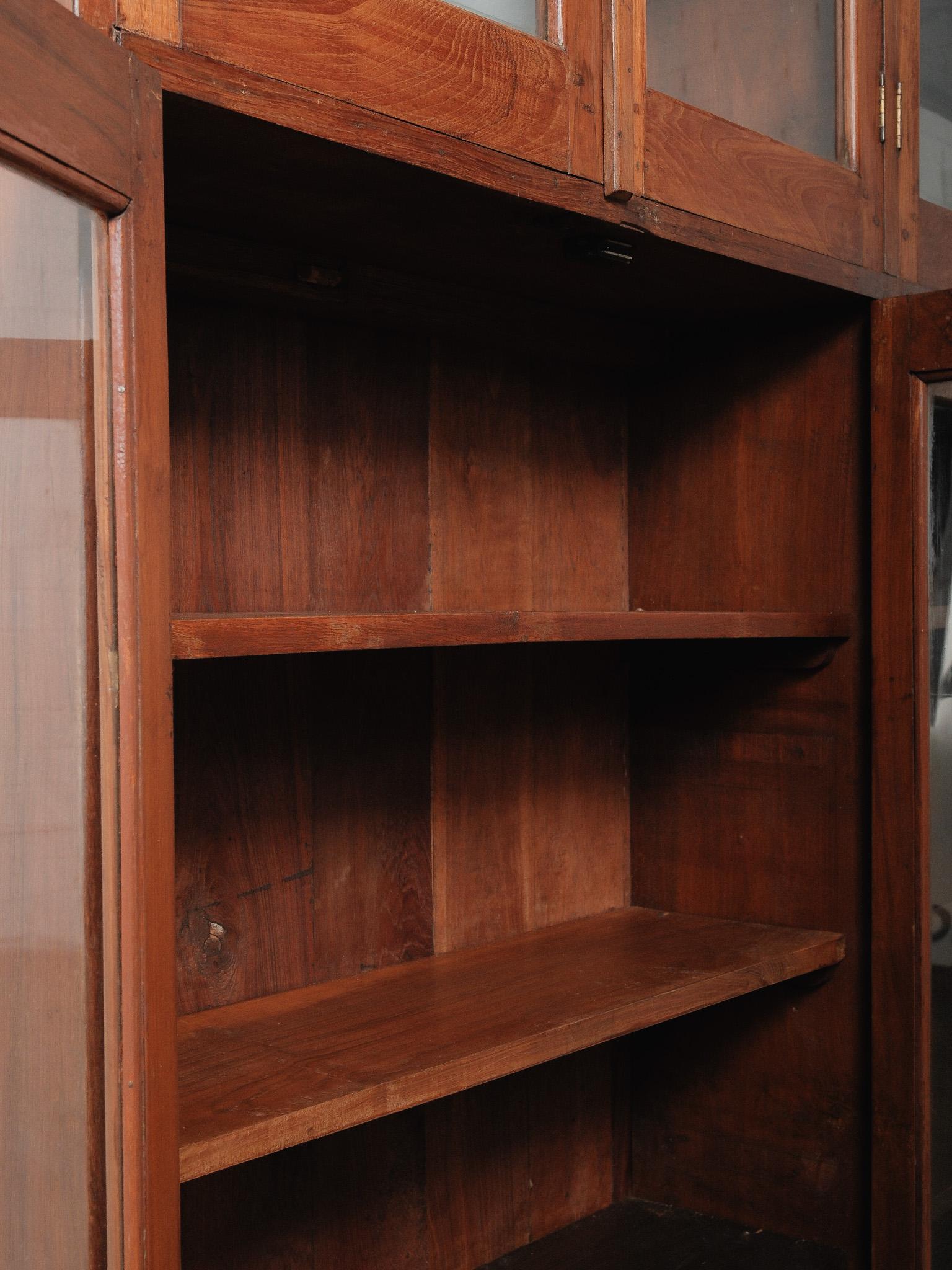 Vetrinetta vintage in teak con doppia anta in vendita 1