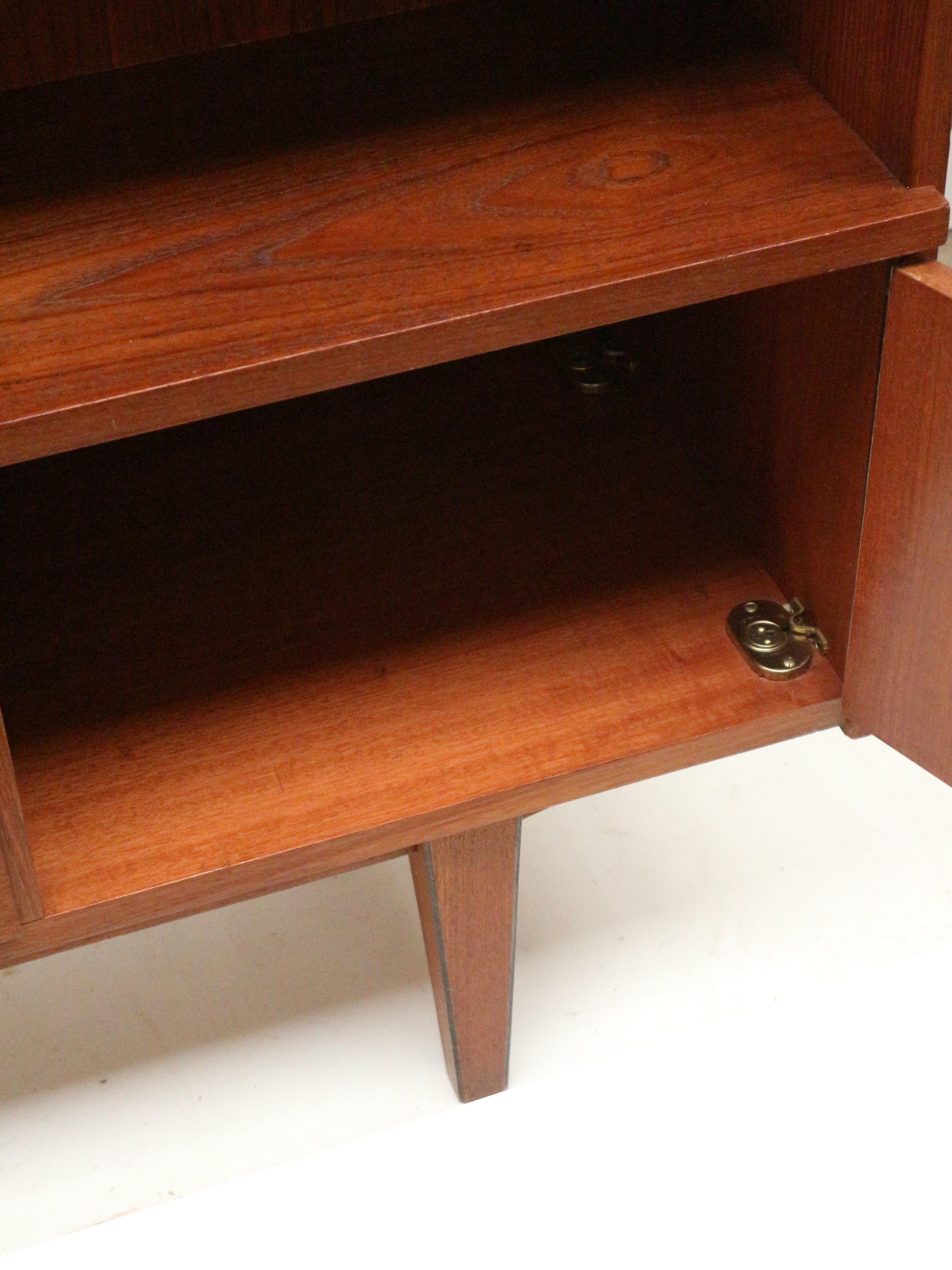 Vintage teak highboard/wall unit/sideboard from the 1960s For Sale 4