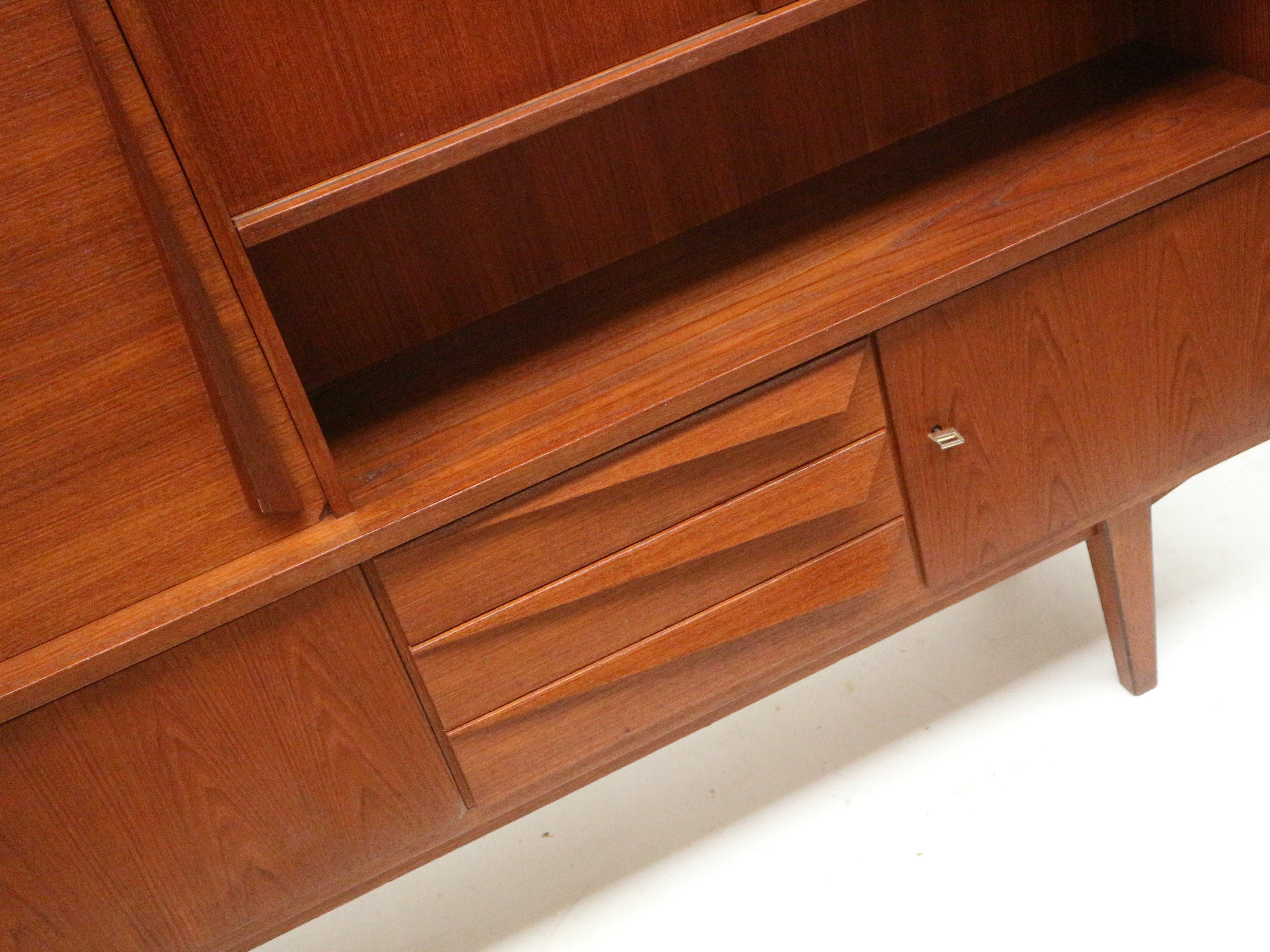 Vintage teak highboard/wall unit/sideboard from the 1960s For Sale 5