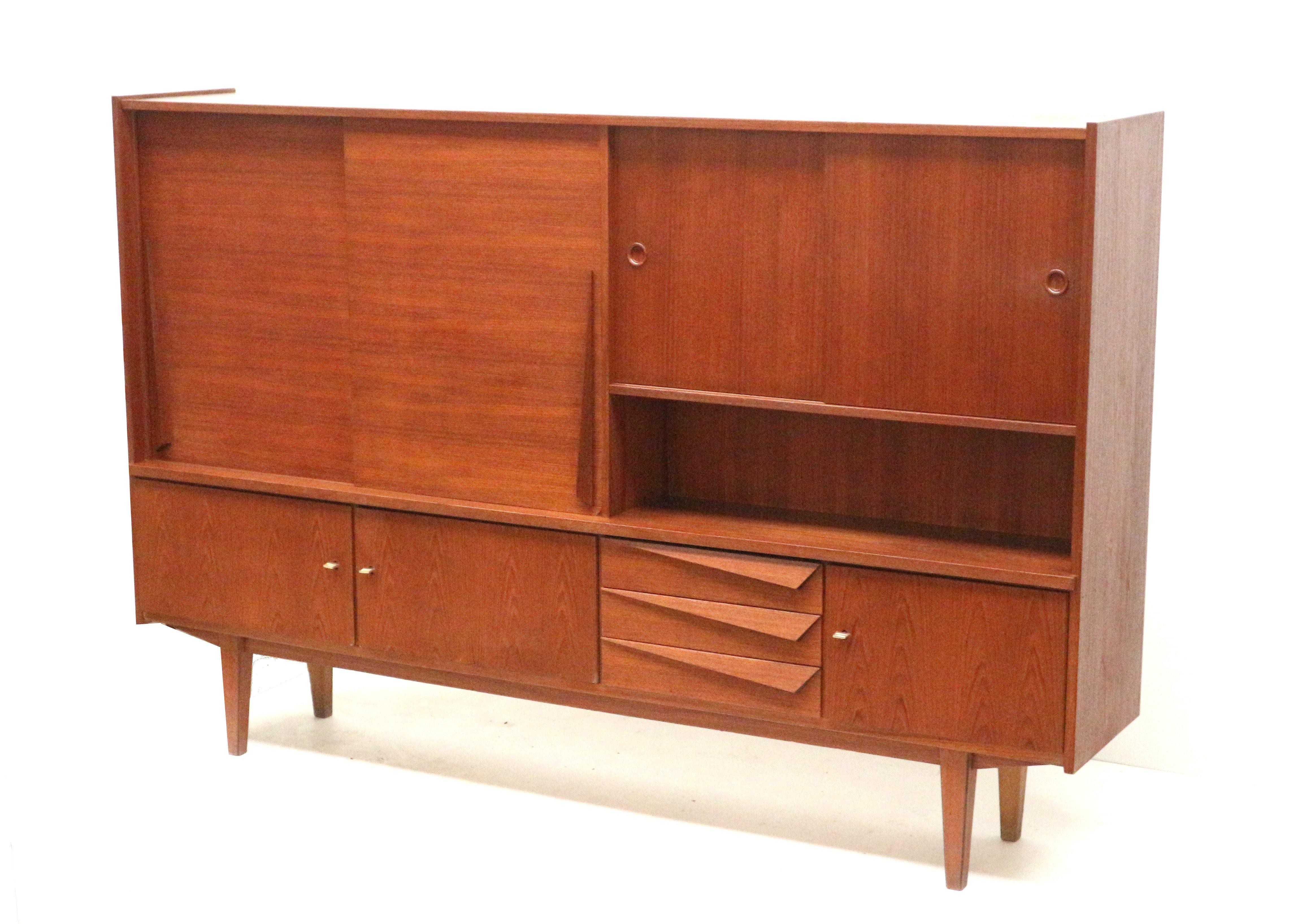 Vintage teak highboard/wall unit/sideboard from the 1960s For Sale 7