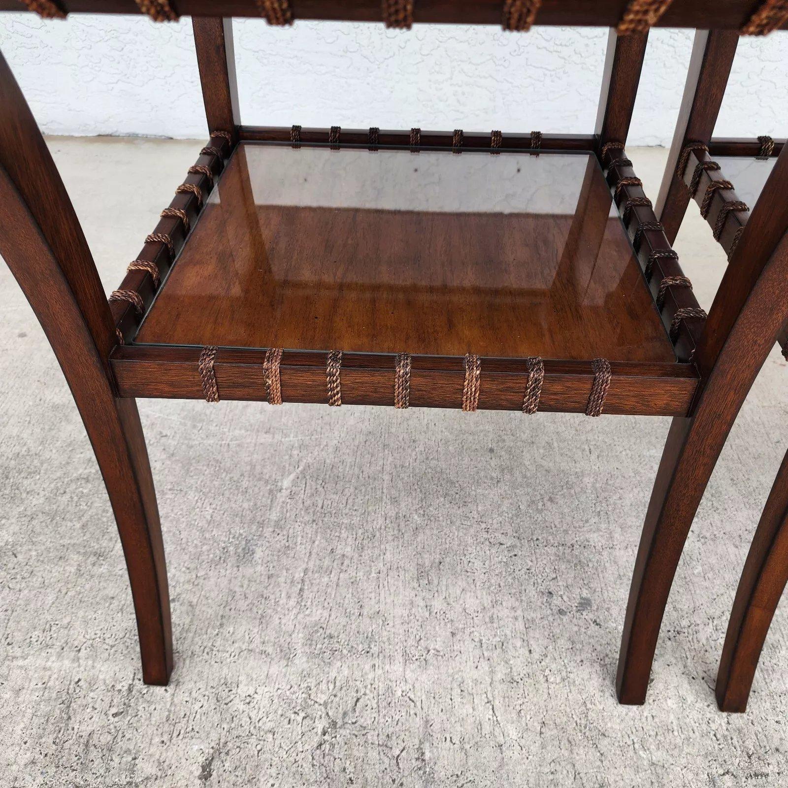 Vintage Teak Klismos Beistelltische mit Glas Paar im Angebot 7
