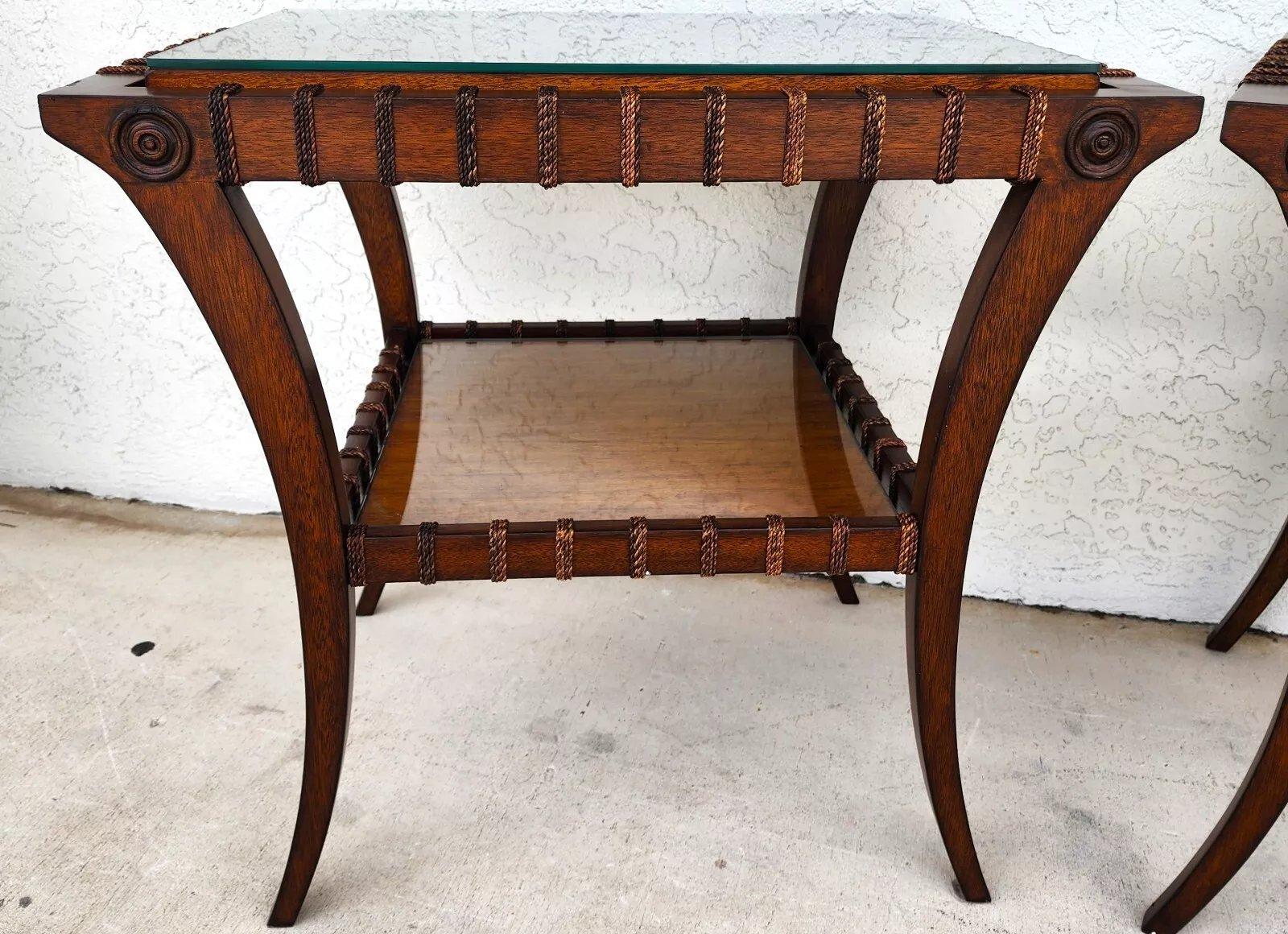 Vintage Teak Klismos Beistelltische mit Glas Paar im Angebot 2