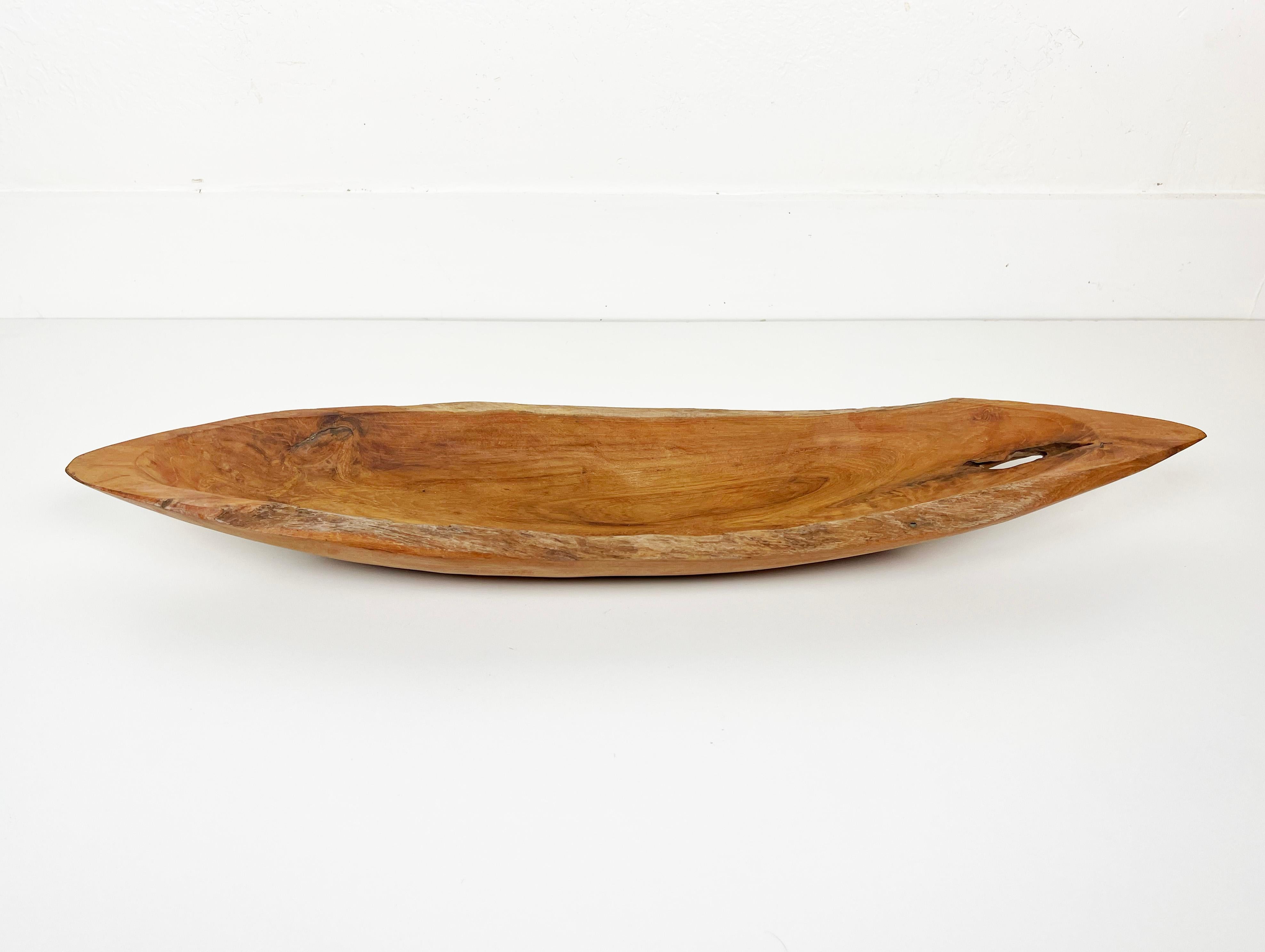 Vintage live-edge long boat shaped bowl carved from solid Teak.

Dimensions: 25