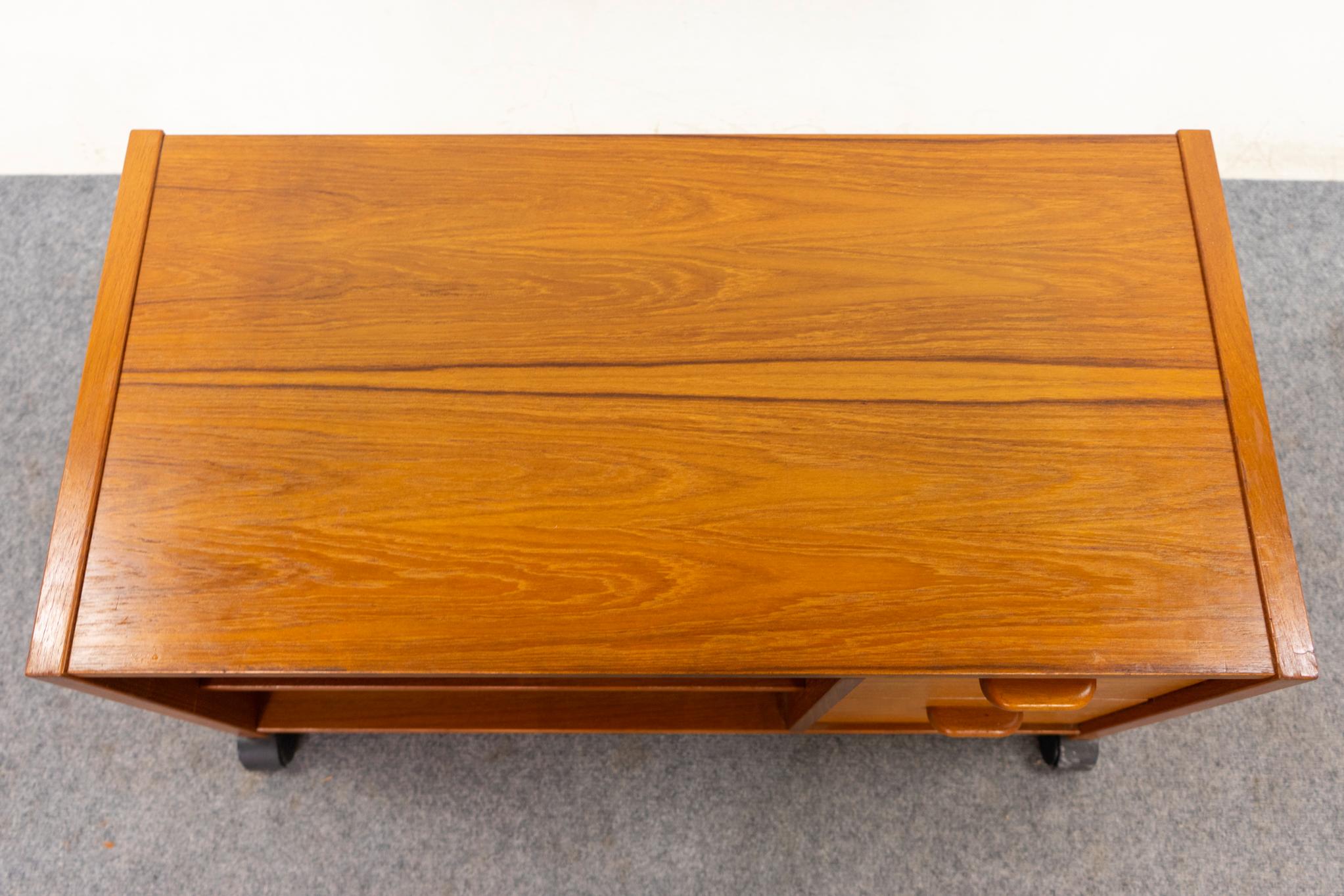 Danois Meuble multimédia vintage en teck