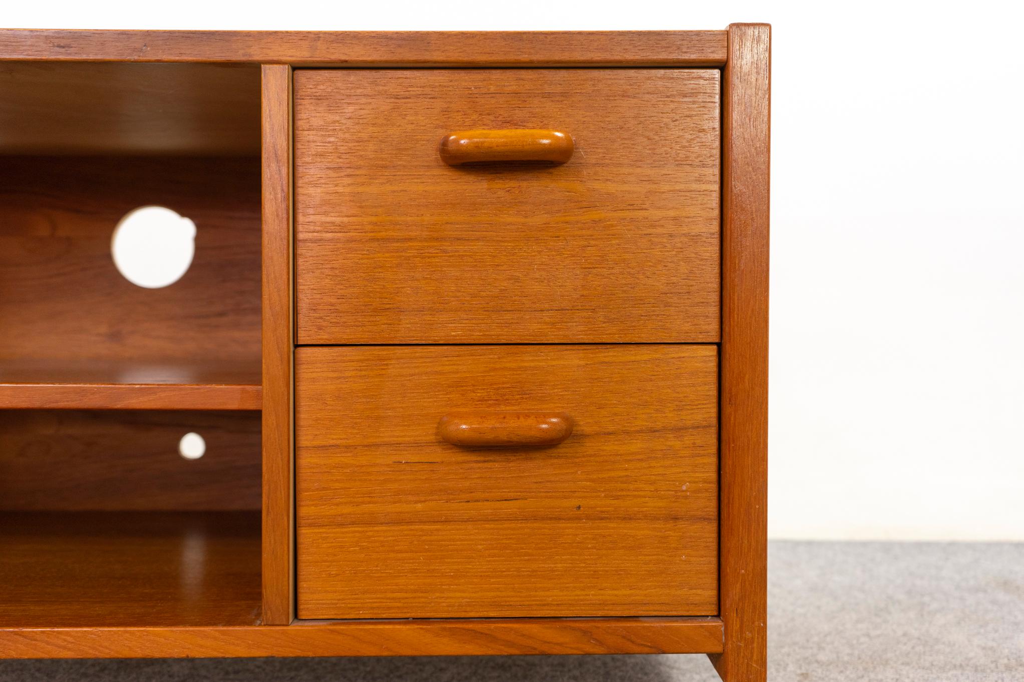 Milieu du XXe siècle Meuble multimédia vintage en teck