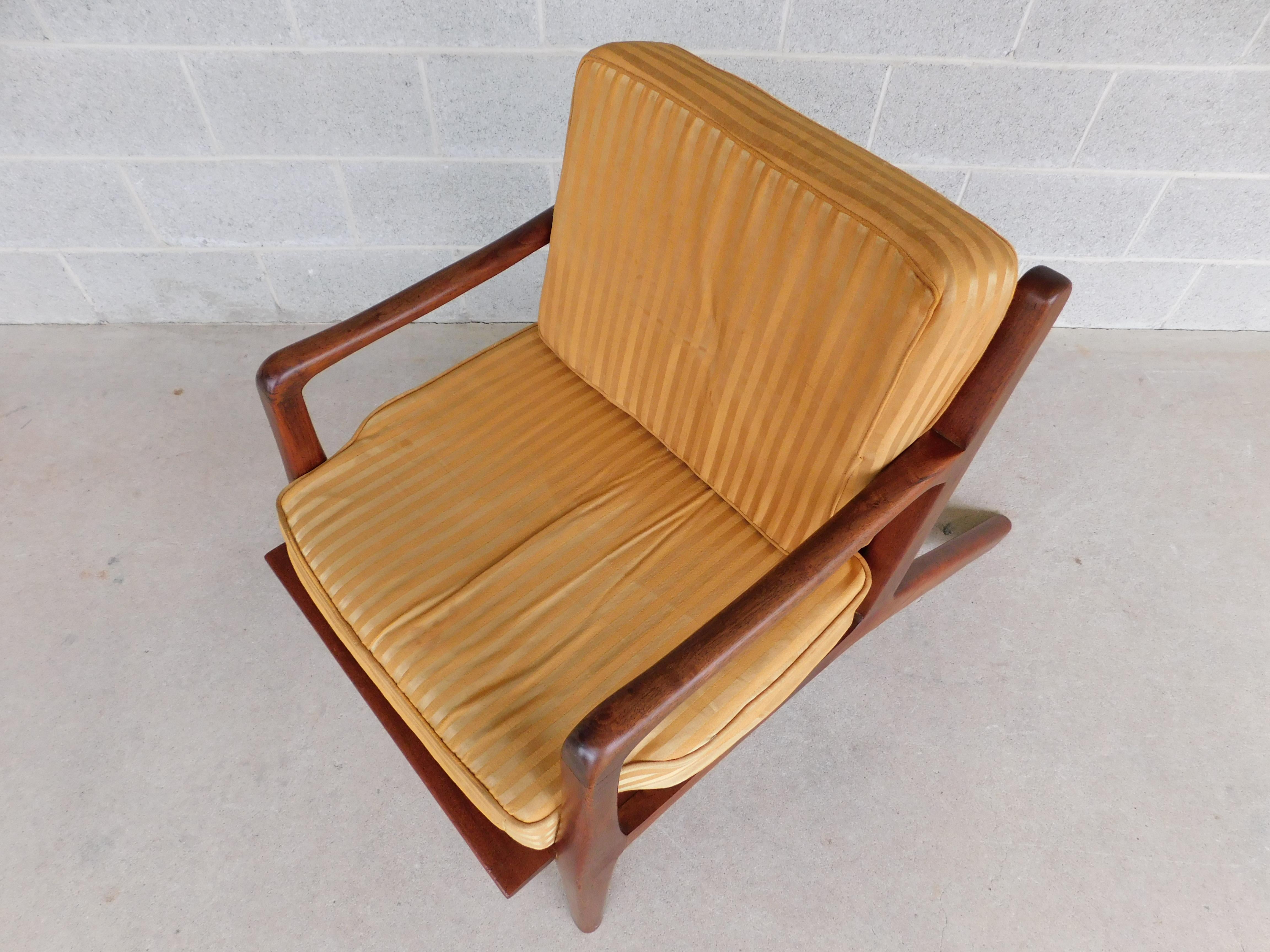 Vintage Teak Midcentury Lounge Chair Attributed to Hans Wegner In Good Condition For Sale In Parkesburg, PA