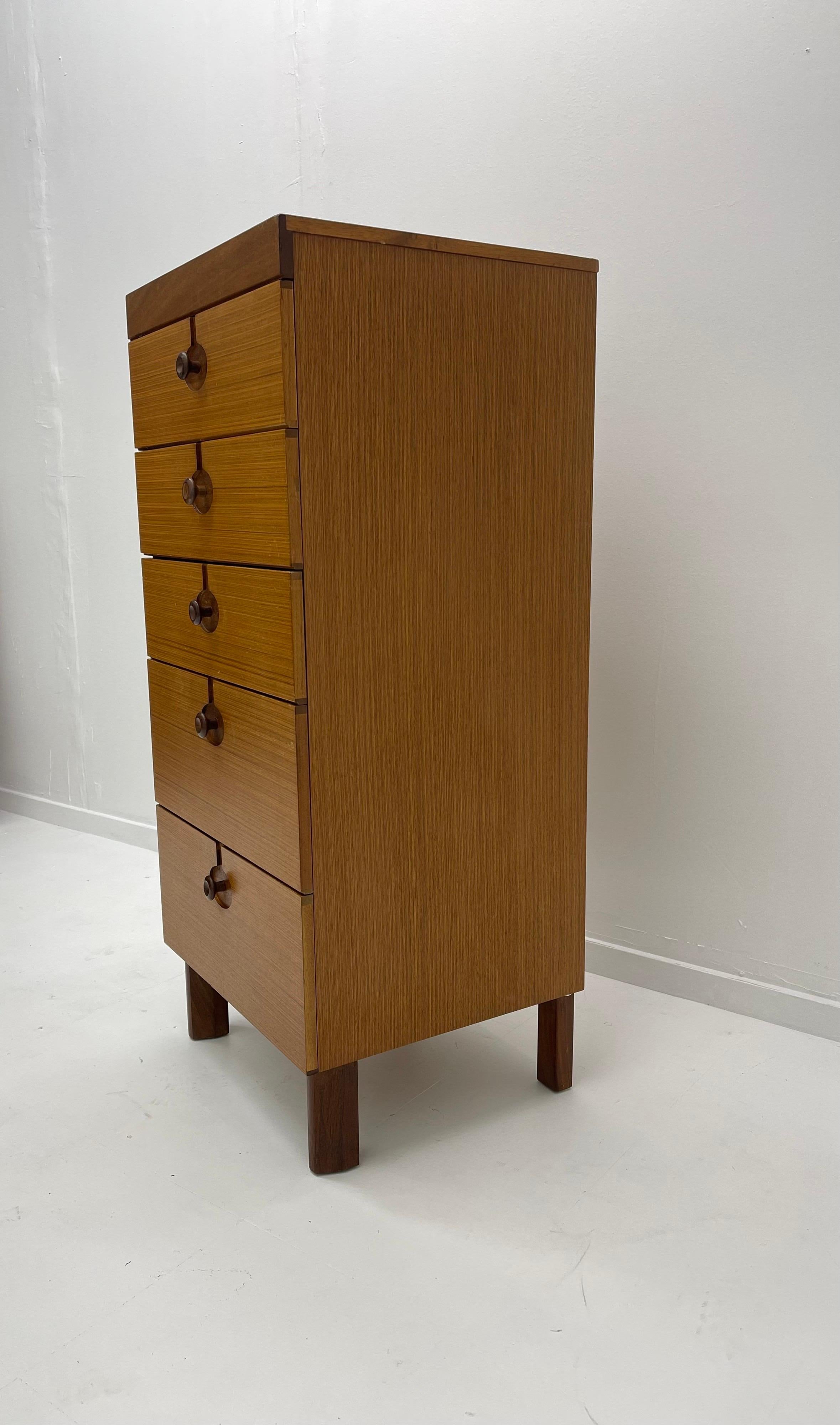 This lovely tall thin chest of drawers is perfect for any bedroom or bathroom and with five graduated sized drawers, there is ample storage space.
The round cut out central drawer handles with afromosia pulls are a lovely feature that really makes