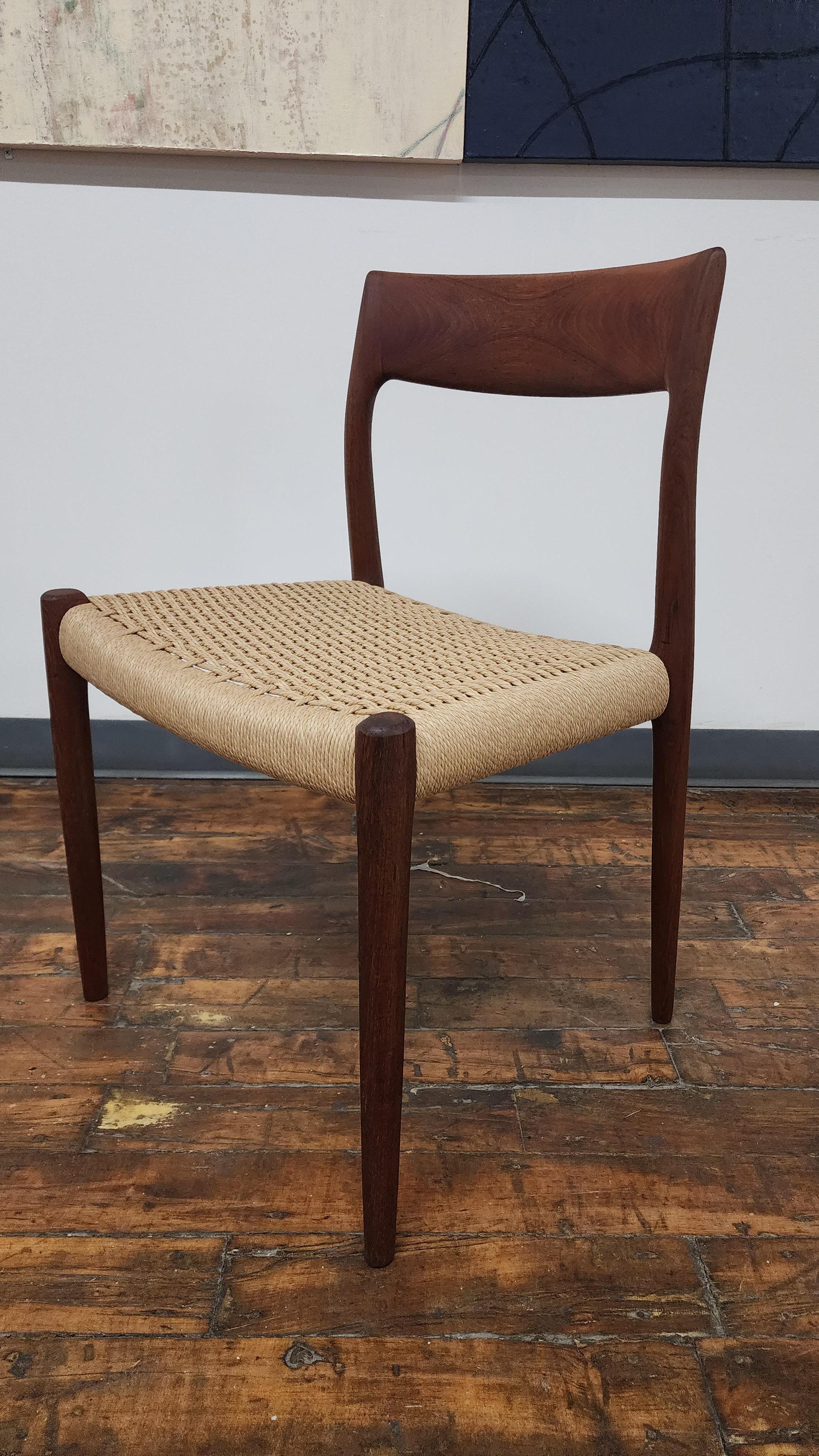 Vintage Teak Model 77 side chair by Niels Moller  In Good Condition For Sale In Philadelphia, PA