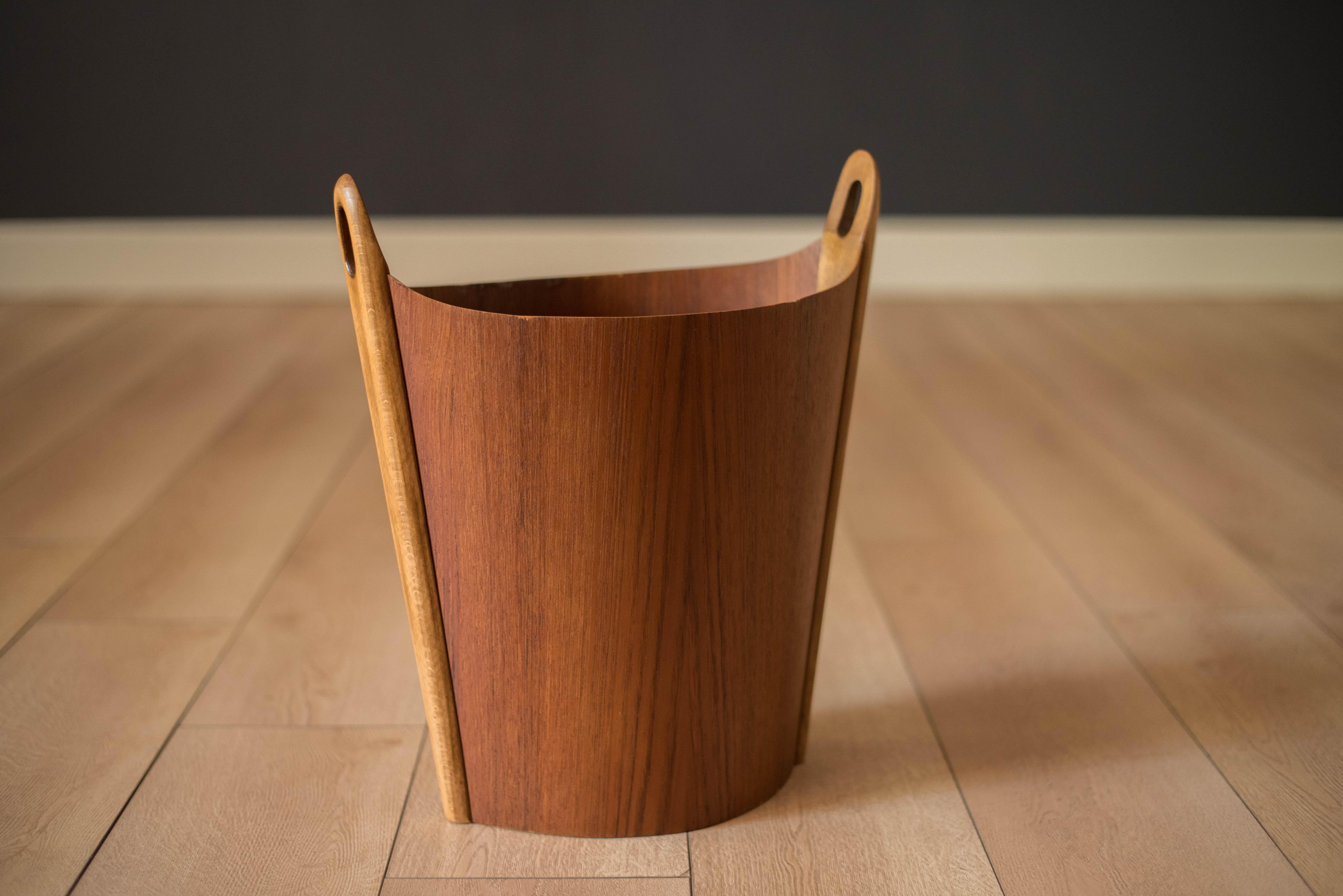 Mid century waste paper bin designed by Einar Barnes for P.S. Heggen, Norway. This collectible piece features sculptural contrasting birch handles and teak interior.




Offered by Mid Century Maddist
