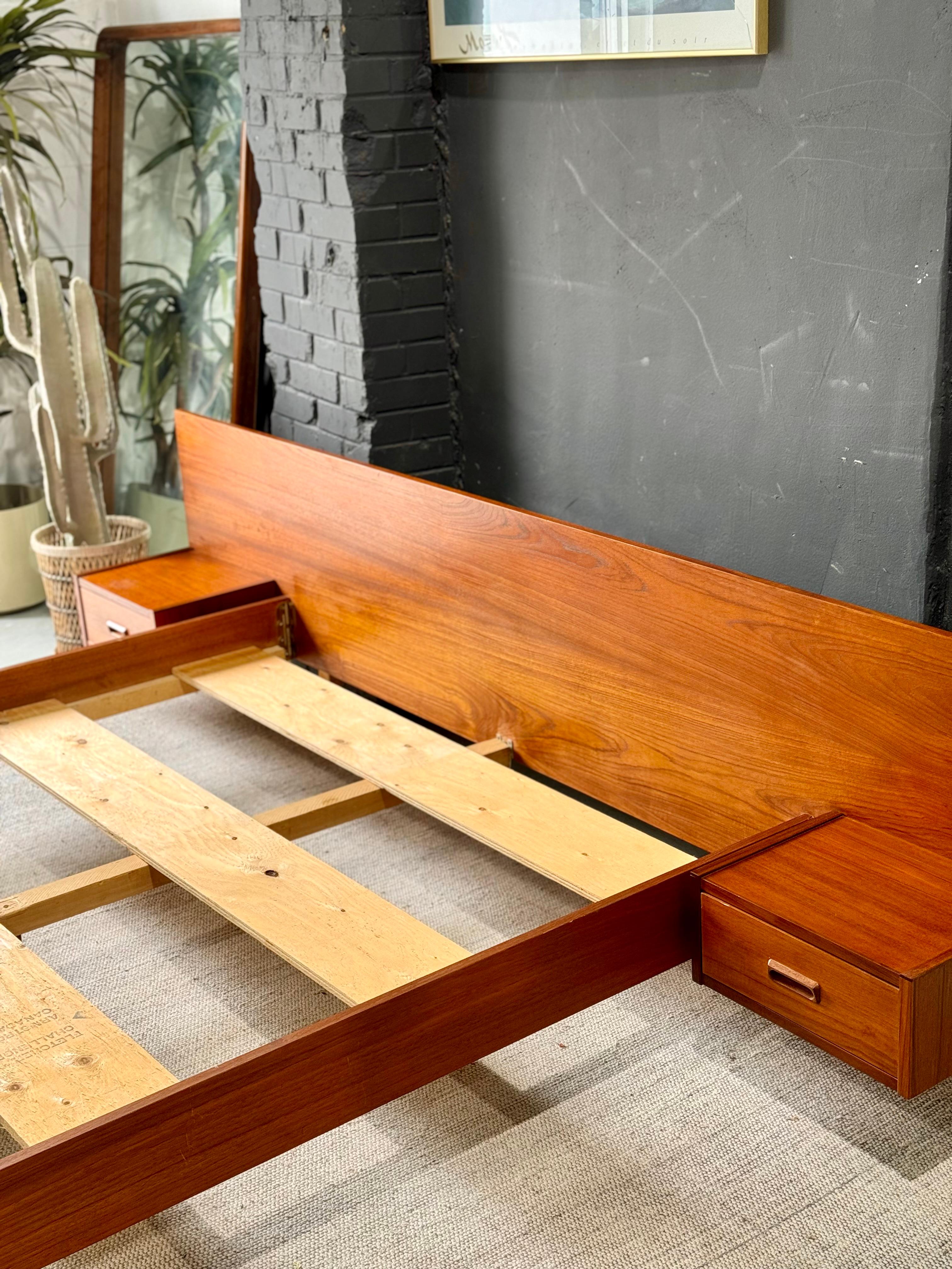 Lovely vintage teak queen sized bedframe. Complete with footboard, side panels, and 2 floating nightstands. Likely of Danish origin. 

Easy to assemble & disassemble. Connected via a hook system on the top & bottom of each component. 

Sleek and low