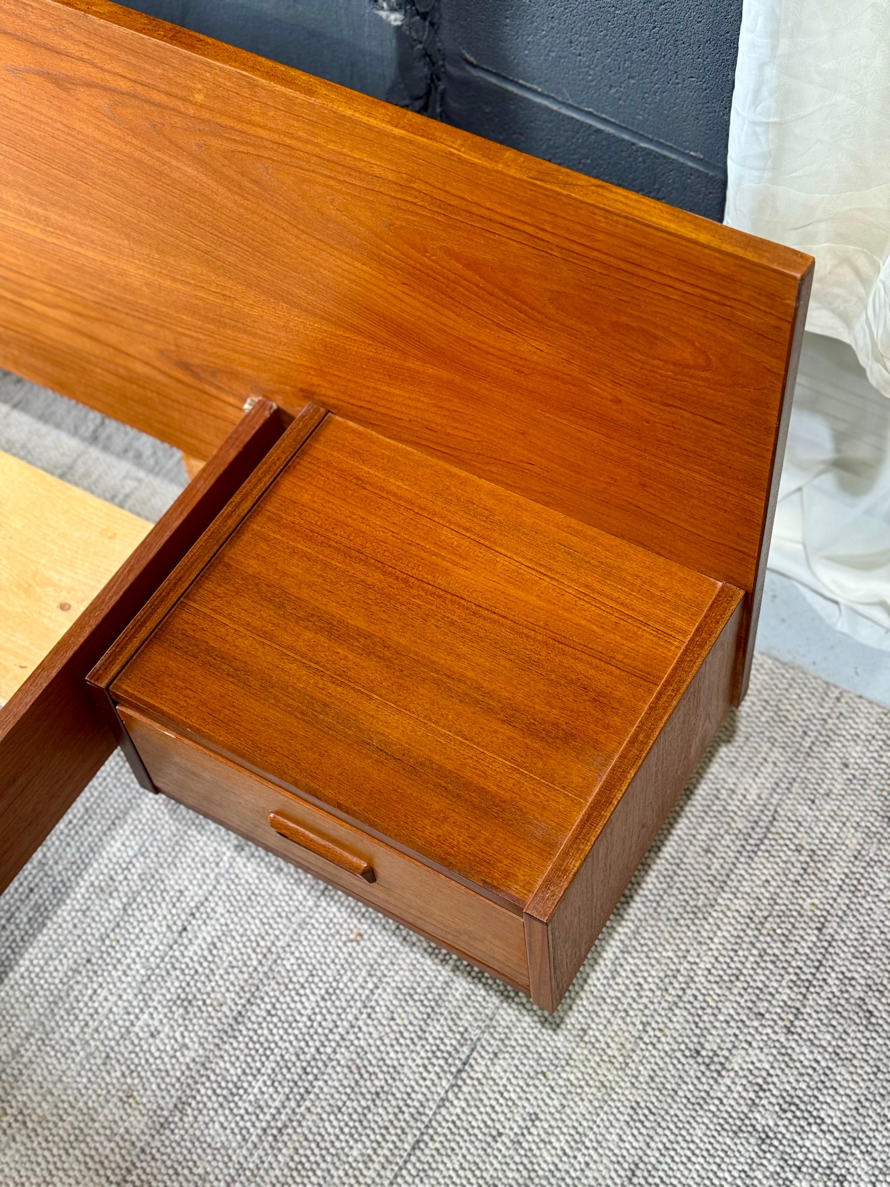 Vintage Teak Queen Bed Frame For Sale 1