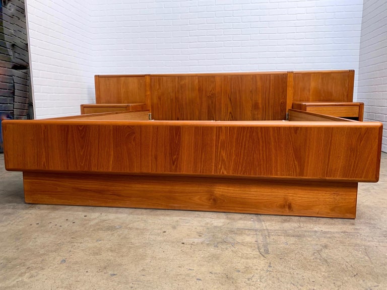 Vintage Teak Queen Size Platform Bed with Floating ...