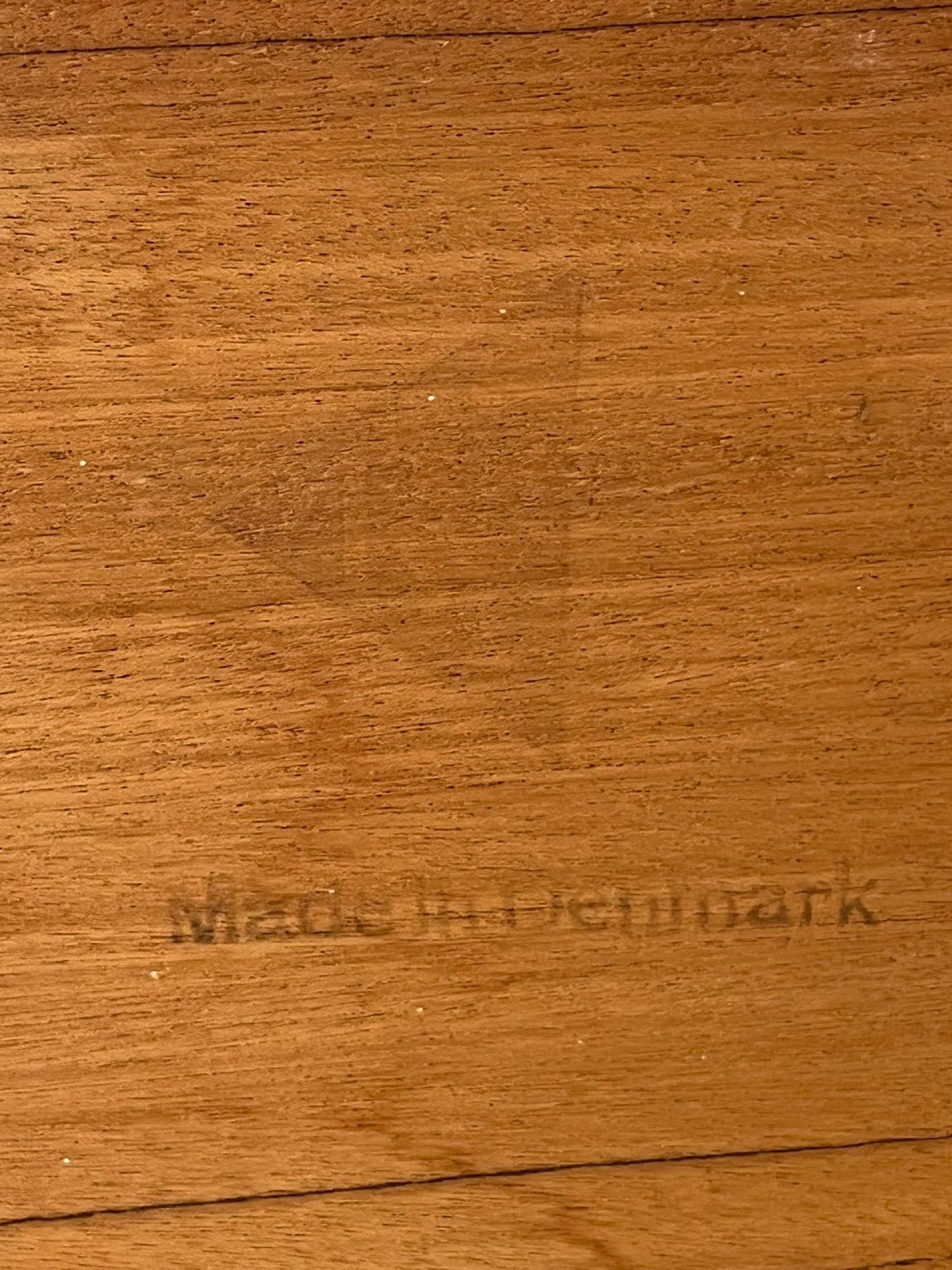 Paire de tables de chevet en teck RY430 par Hans J. Wegner, Danemark vers les années 1960 en vente 4