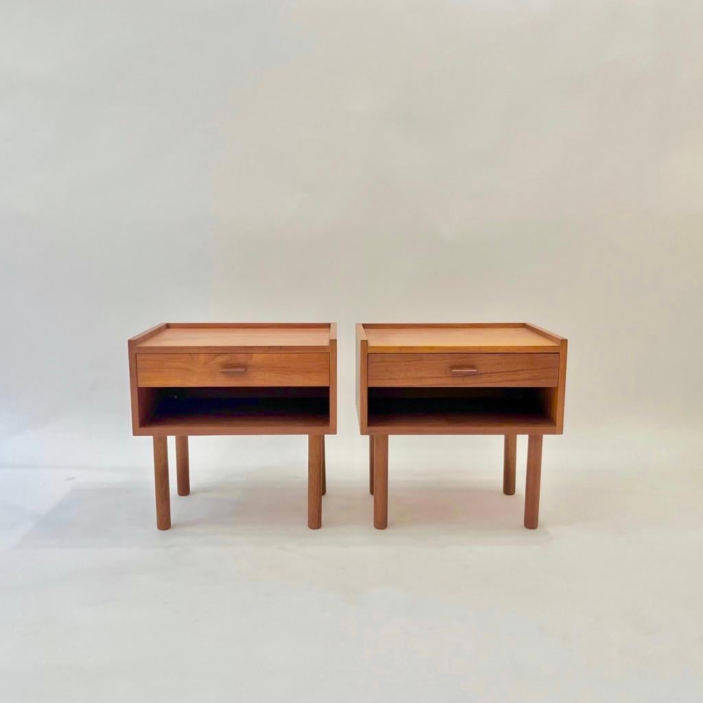Paire de tables de chevet en teck RY430 par Hans J. Wegner, Danemark vers les années 1960 en vente 5