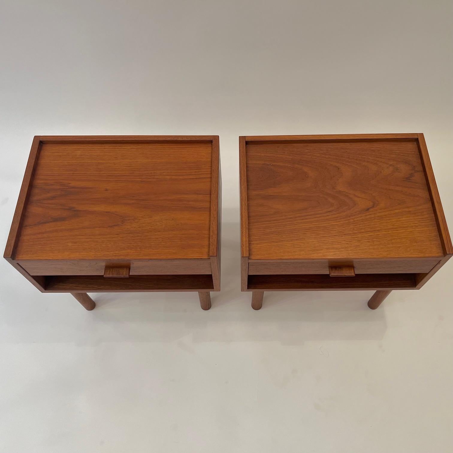 Paire de tables de chevet en teck RY430 par Hans J. Wegner, Danemark vers les années 1960 en vente 6