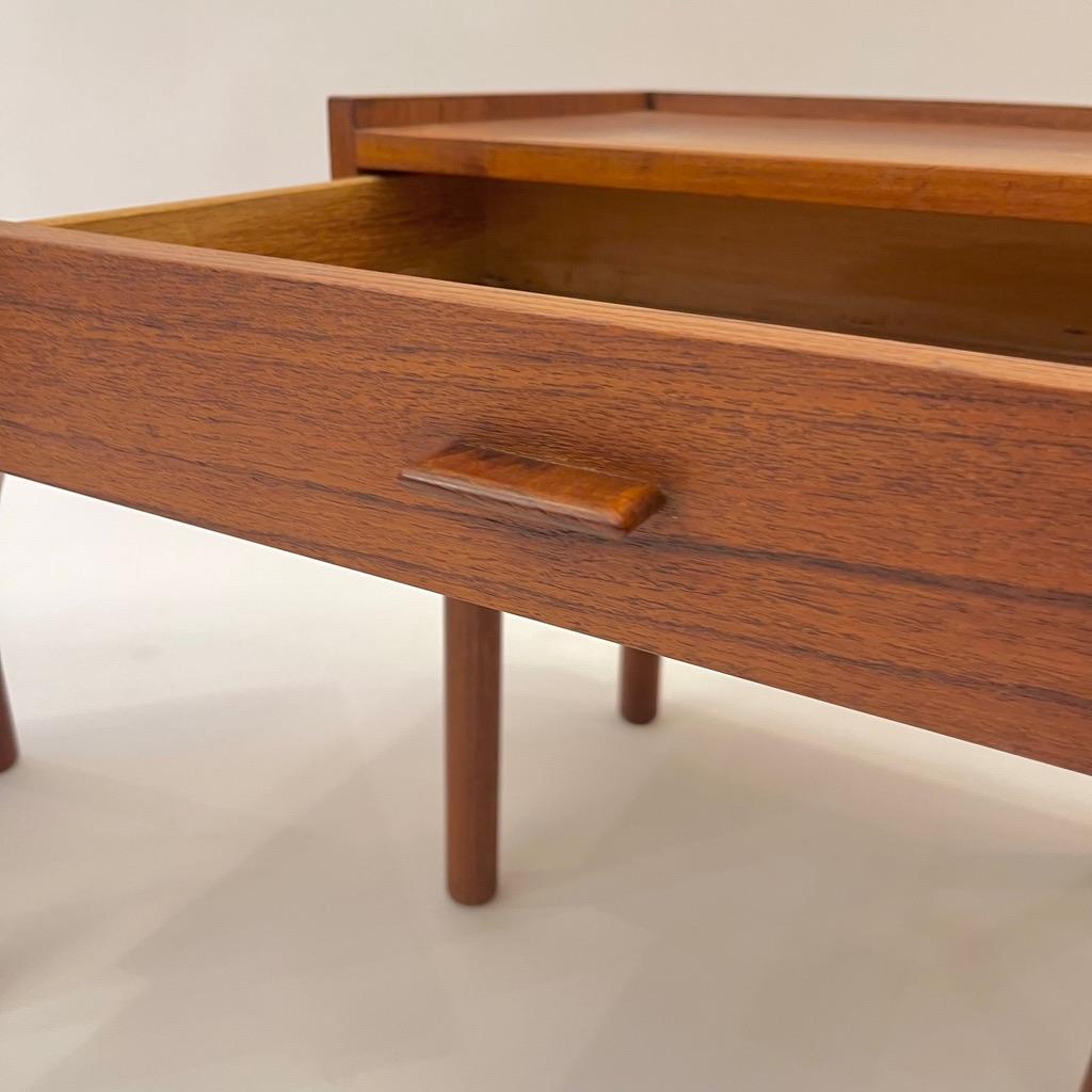 Paire de tables de chevet en teck RY430 par Hans J. Wegner, Danemark vers les années 1960 en vente 7