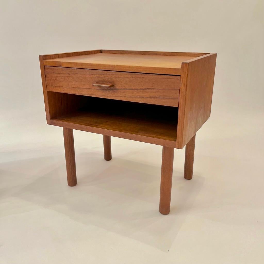 Milieu du XXe siècle Paire de tables de chevet en teck RY430 par Hans J. Wegner, Danemark vers les années 1960 en vente