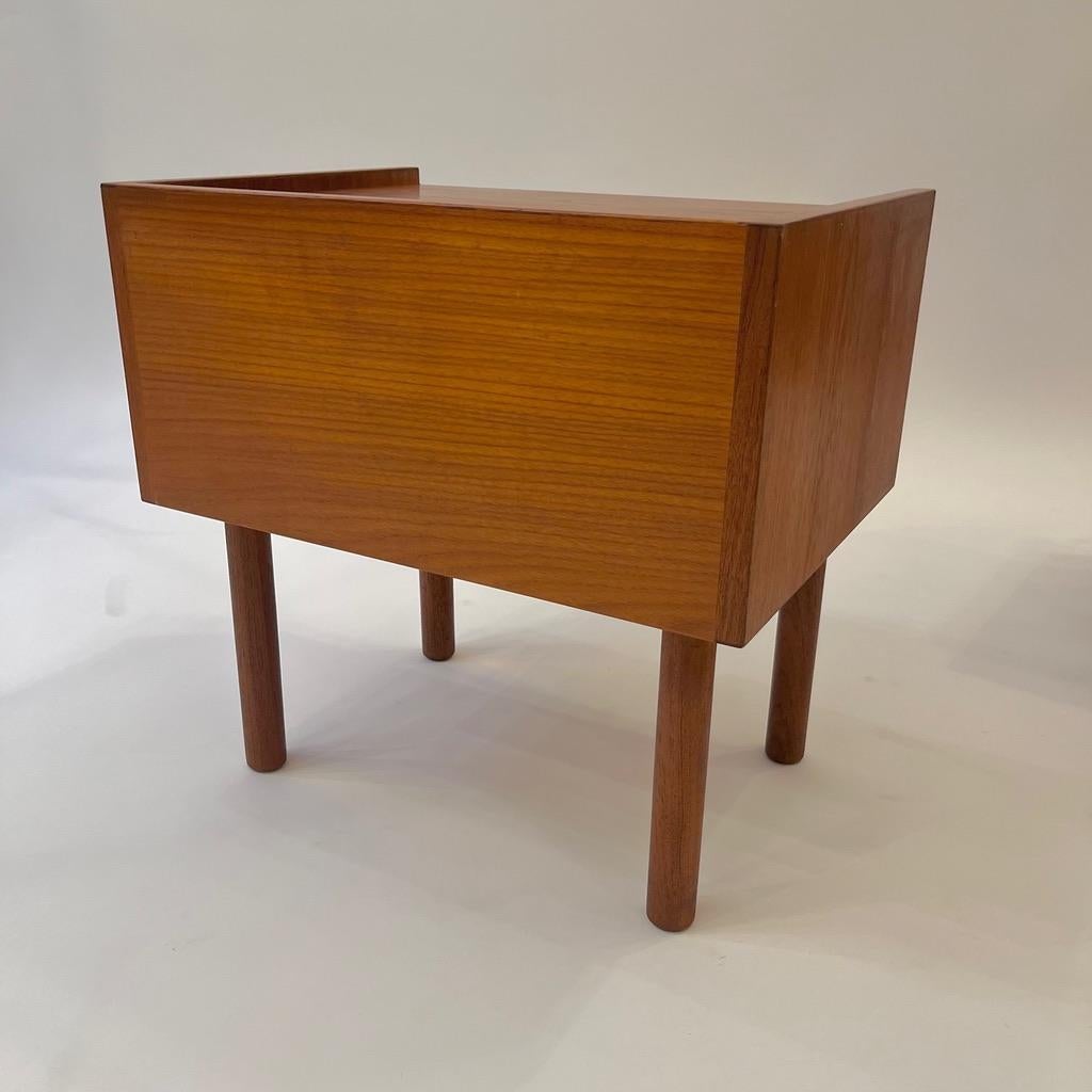 Teck Paire de tables de chevet en teck RY430 par Hans J. Wegner, Danemark vers les années 1960 en vente