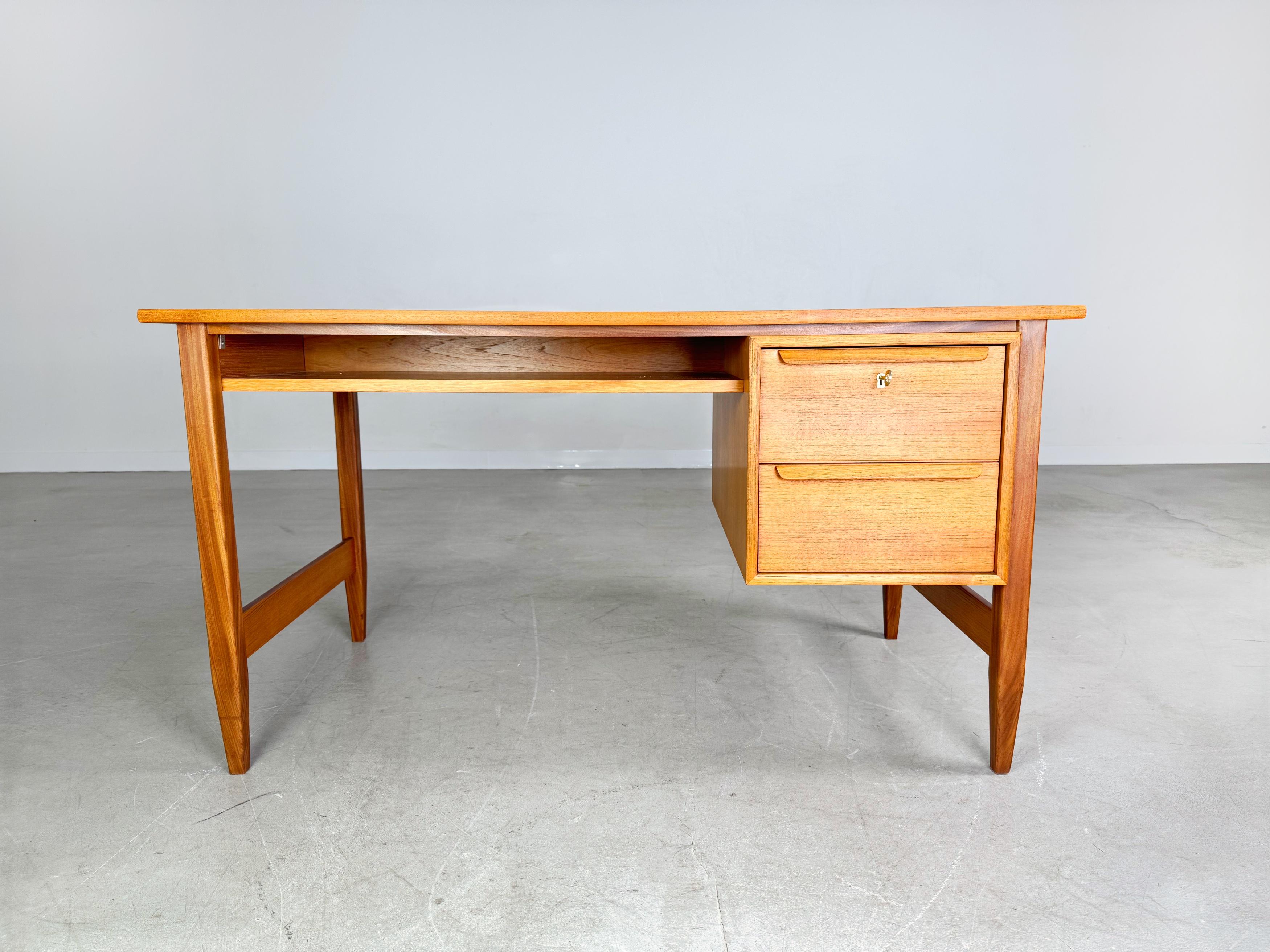 Schreibtisch d'epoca in teak WK Möbel Midcentury danish design 1960 In condizioni buone in vendita a Berlin, DE