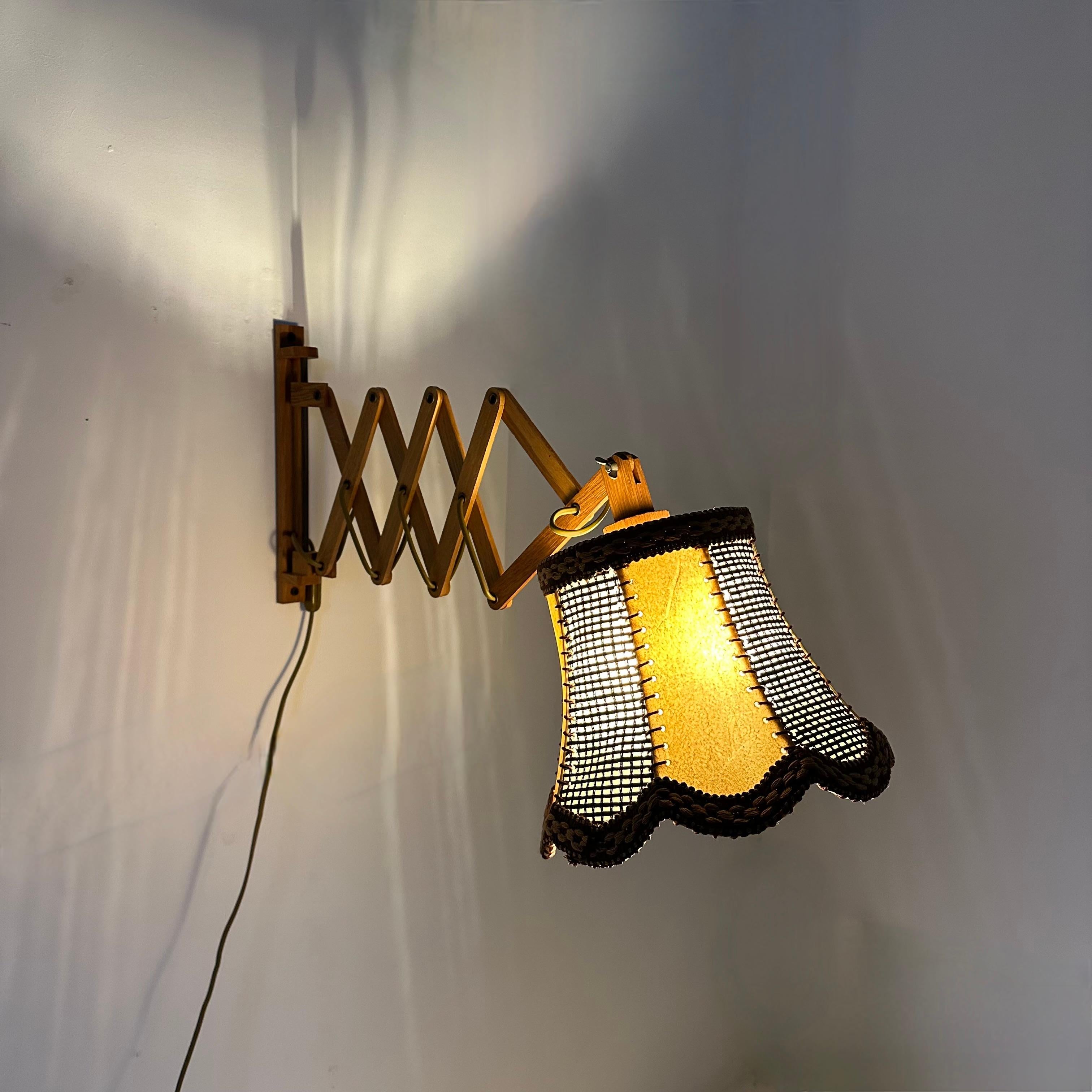 Lampe murale à ciseaux en teck vintage, années 1960 en vente 5