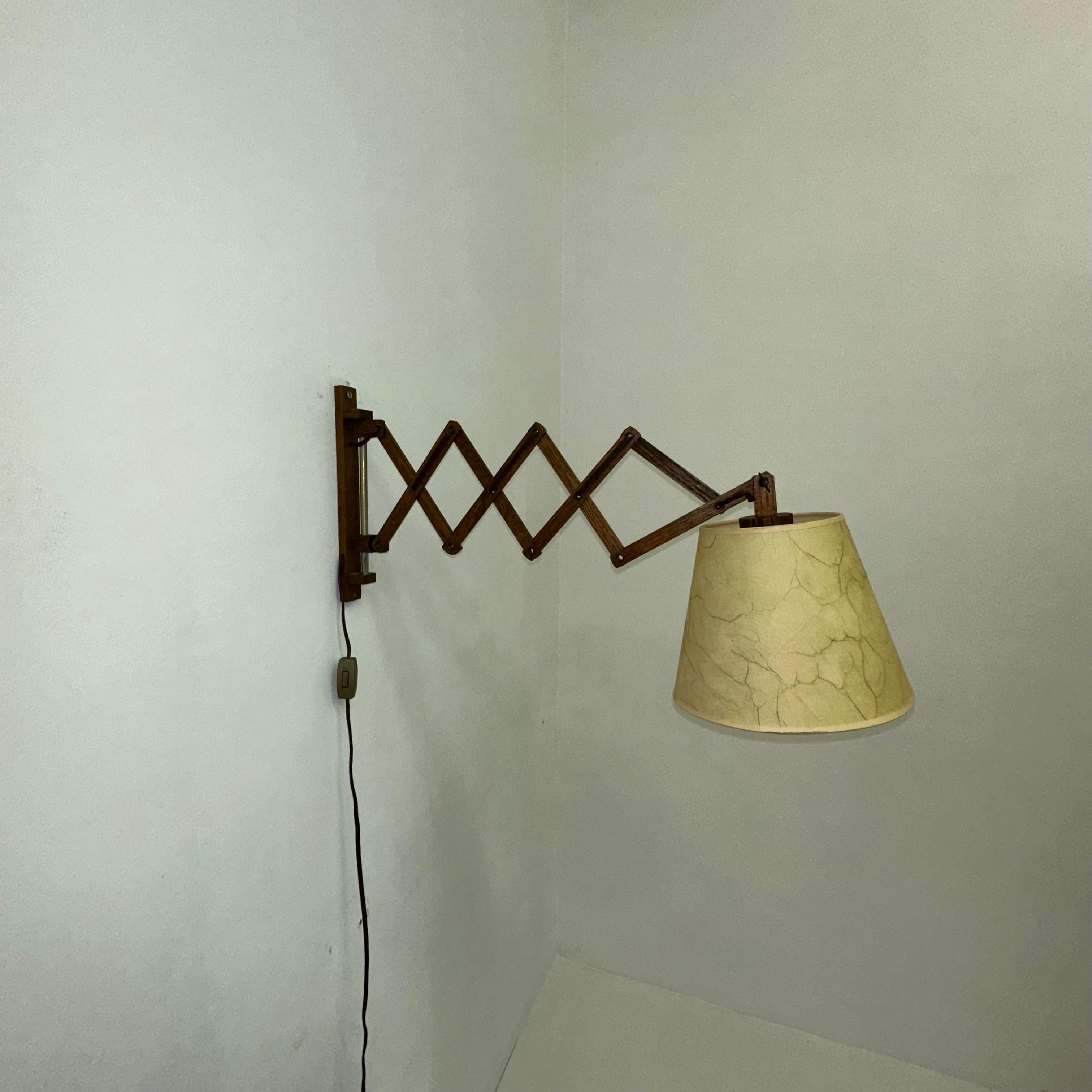 Lampe murale à ciseaux en teck vintage, années 1960 en vente 4
