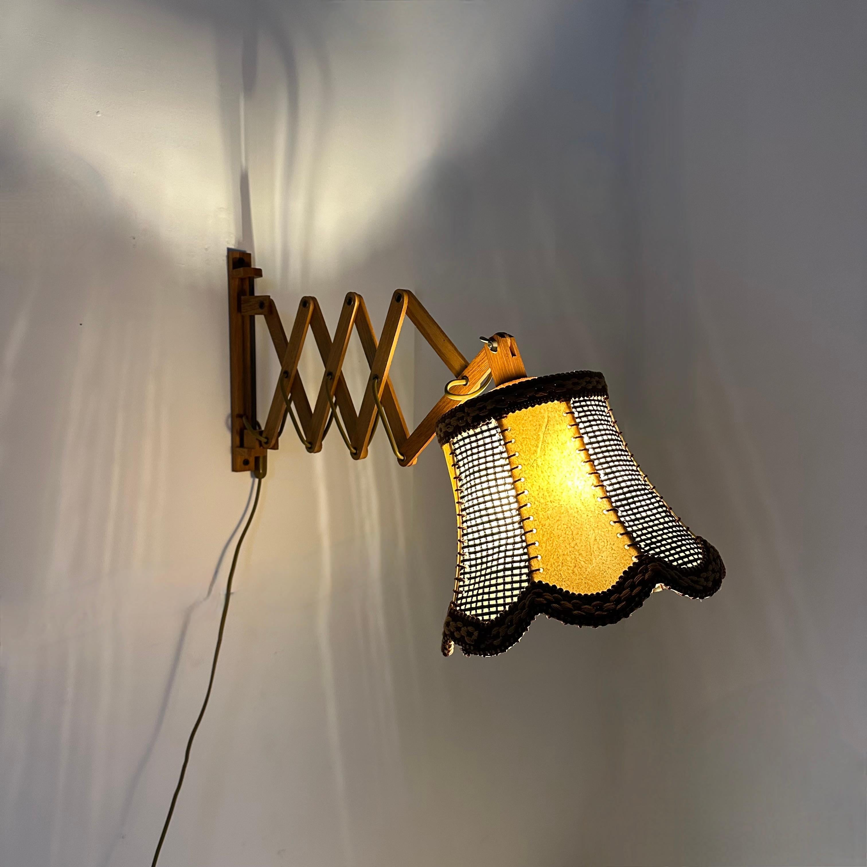 Lampe murale à ciseaux en teck vintage, années 1960 en vente 6