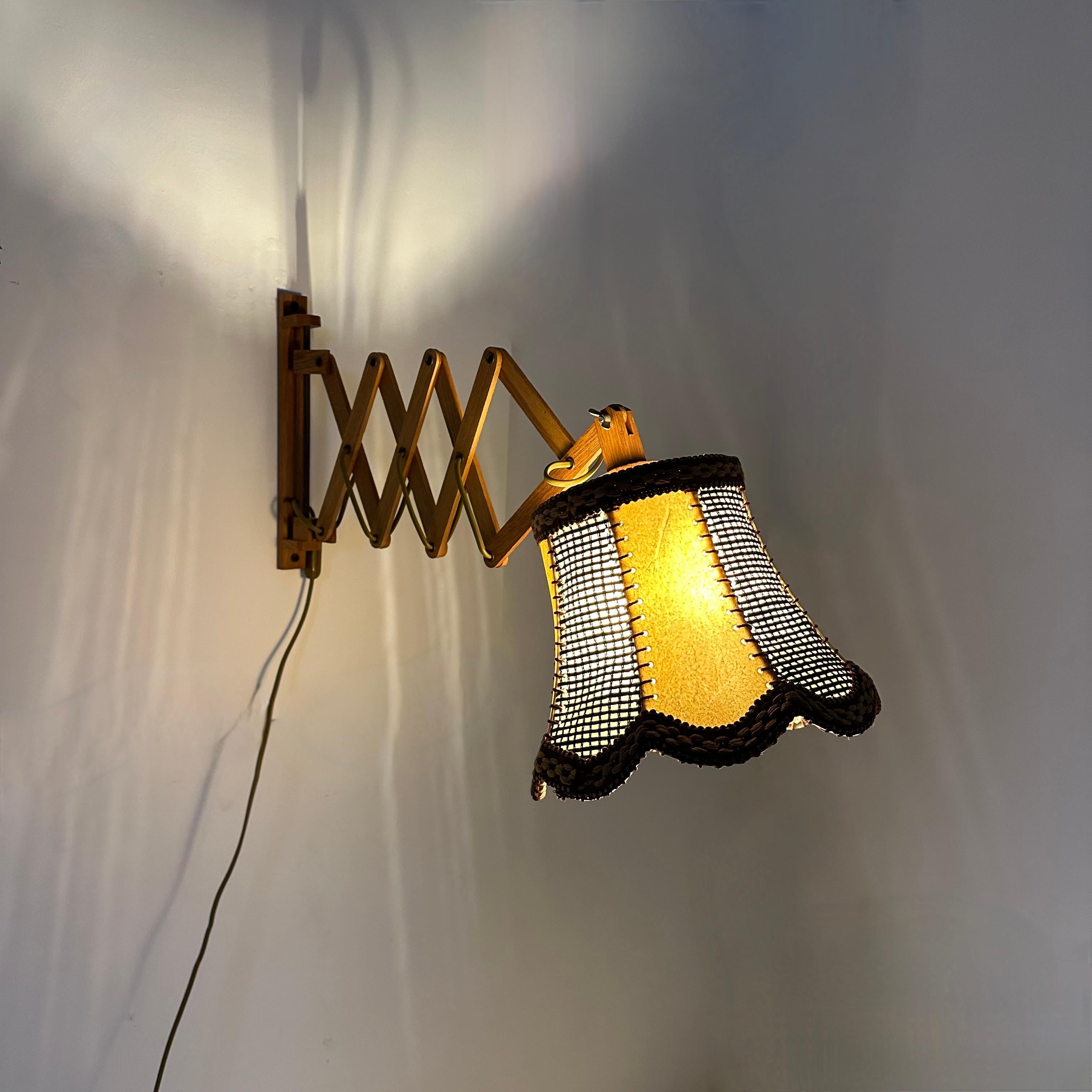 Lampe murale à ciseaux en teck vintage, années 1960 en vente 7