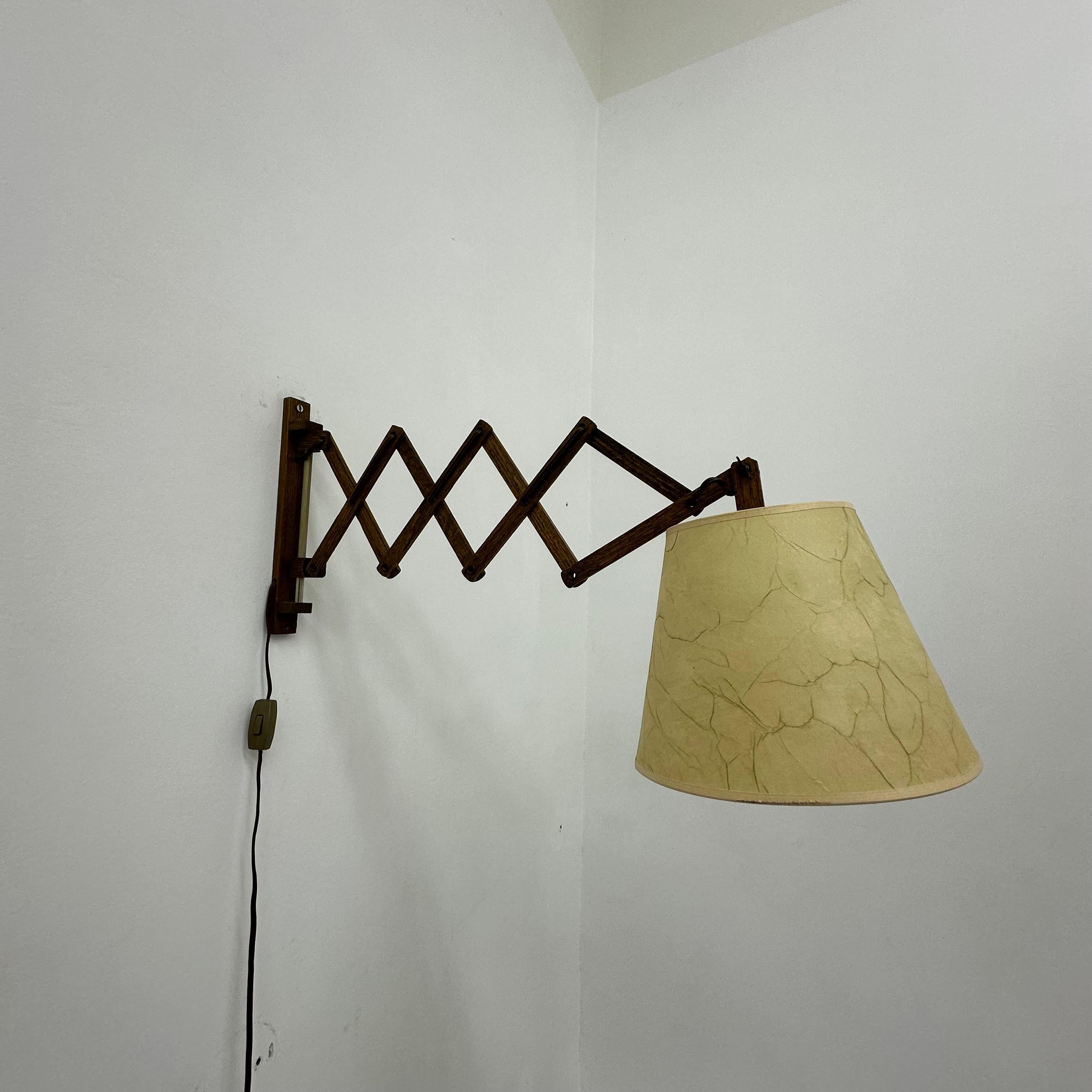 Lampe murale à ciseaux en teck vintage, années 1960 en vente 6