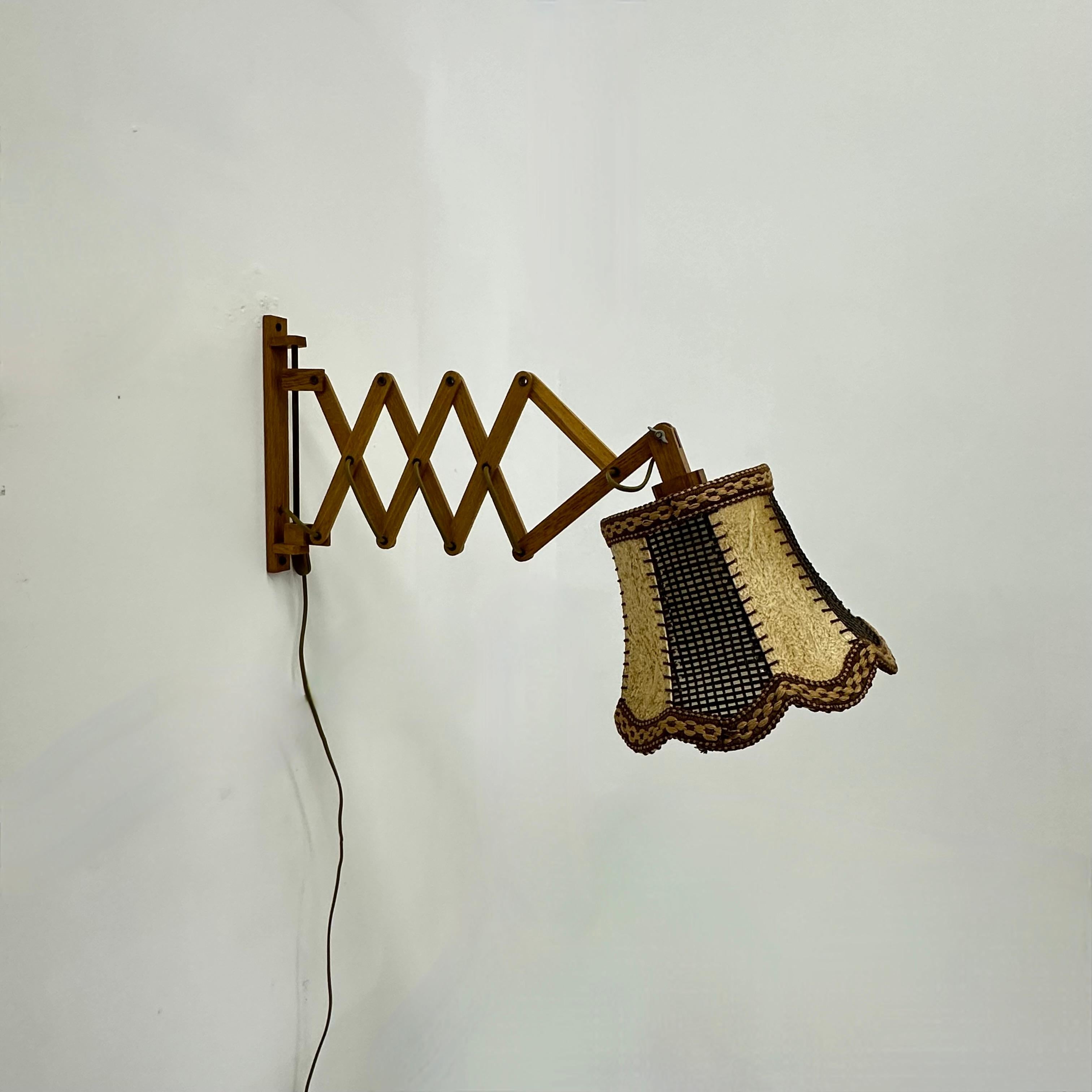 Lampe murale à ciseaux en teck vintage, années 1960 en vente 10