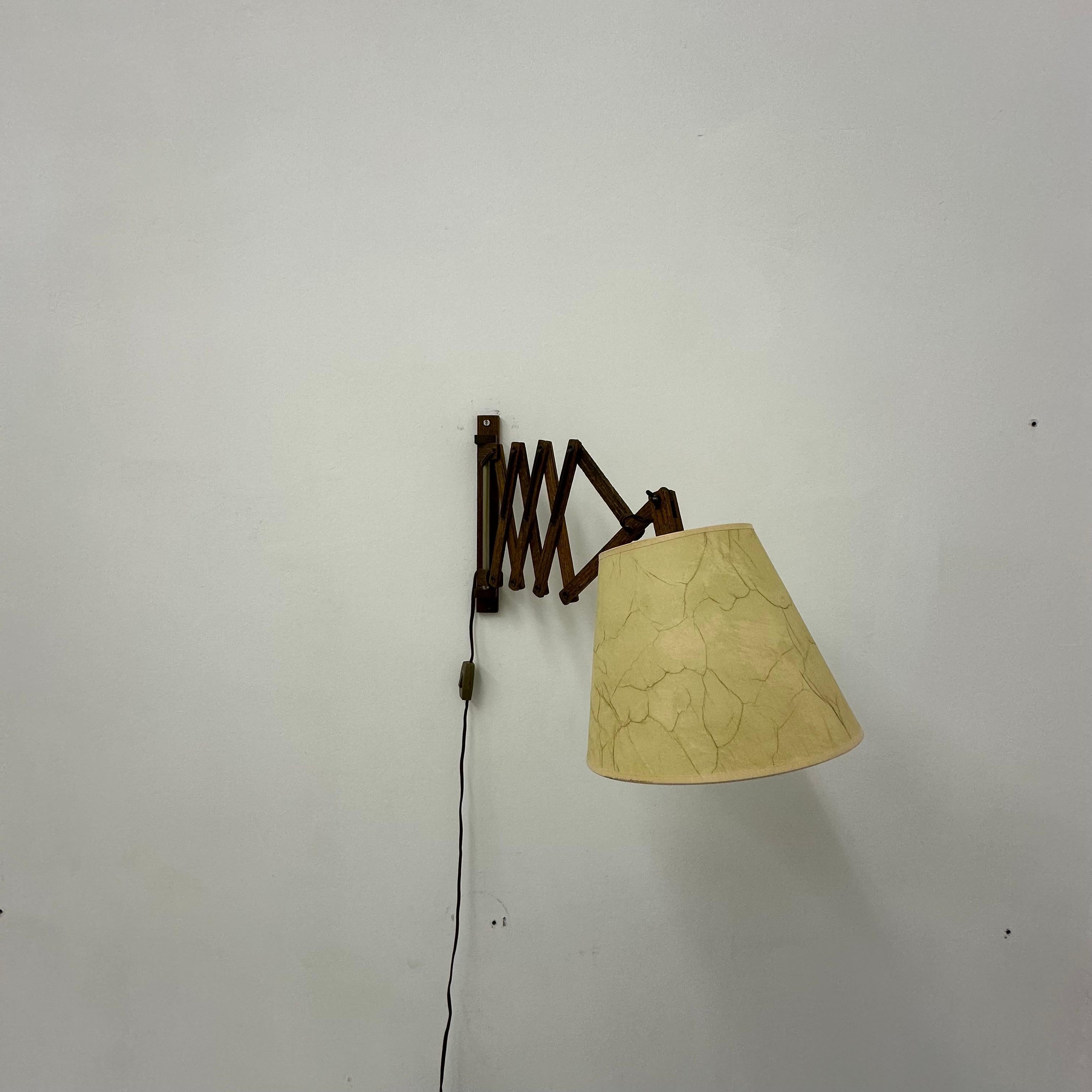Lampe murale à ciseaux en teck vintage, années 1960 en vente 9