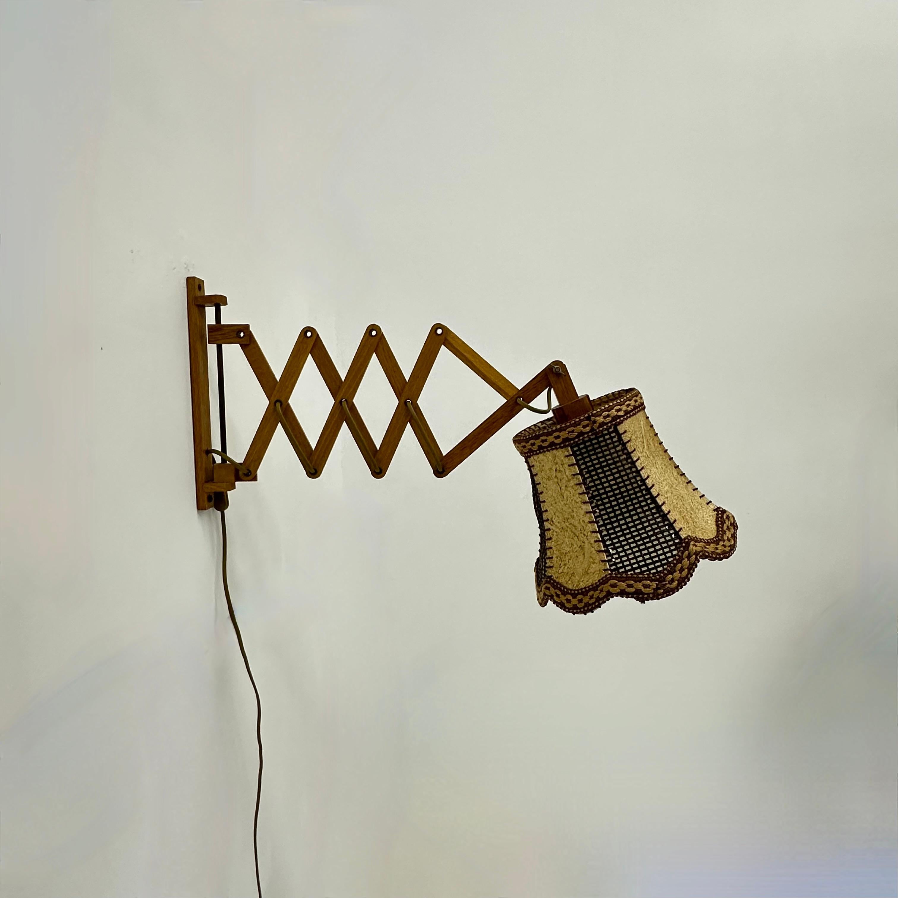 Lampe murale à ciseaux en teck vintage, années 1960 en vente 11