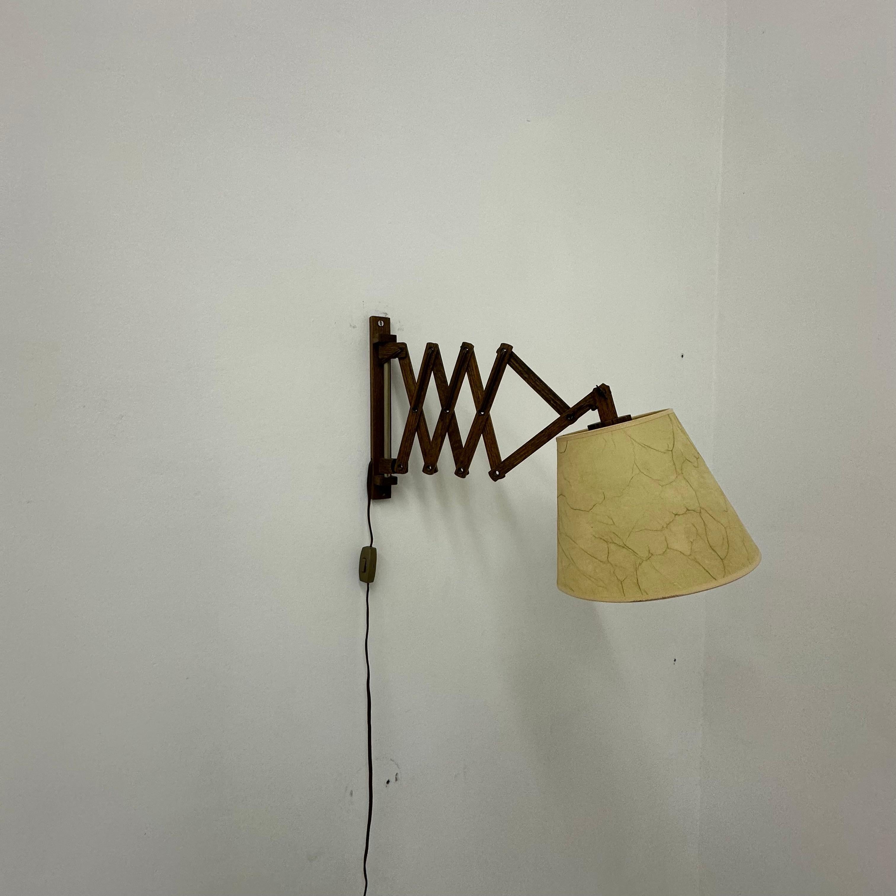 Lampe murale à ciseaux en teck vintage, années 1960 en vente 10