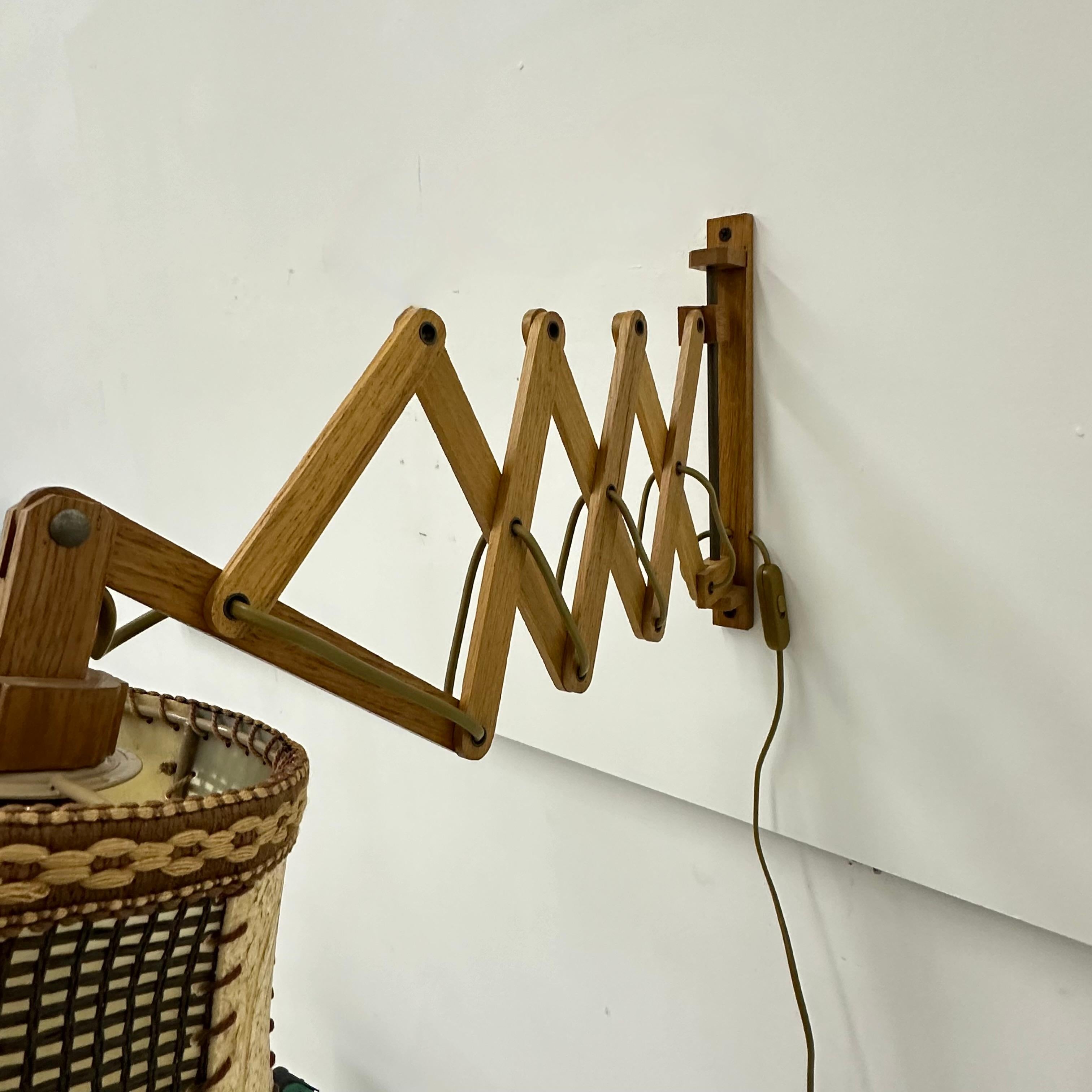 Lampe murale à ciseaux en teck vintage, années 1960 en vente 12
