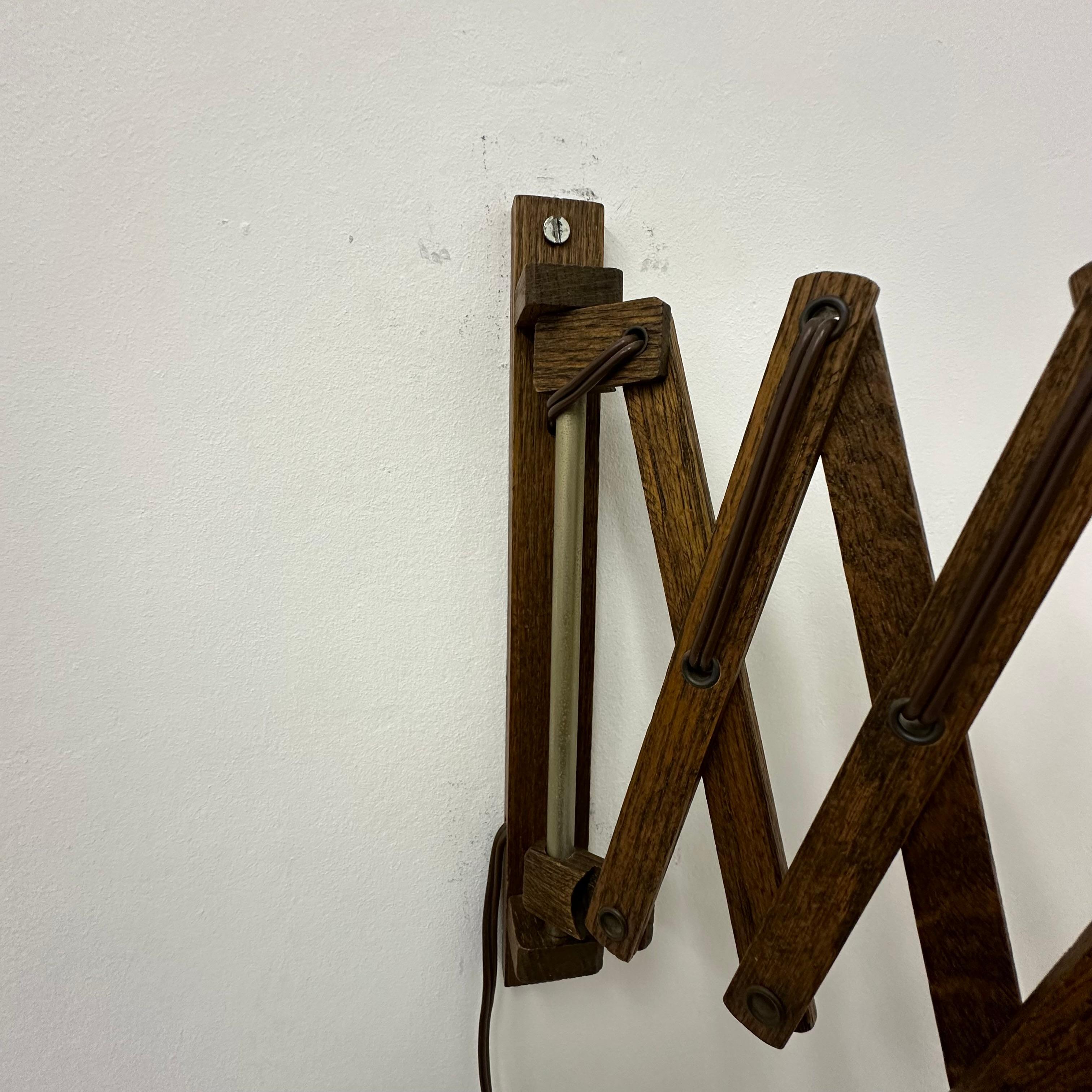 Lampe murale à ciseaux en teck vintage, années 1960 en vente 11