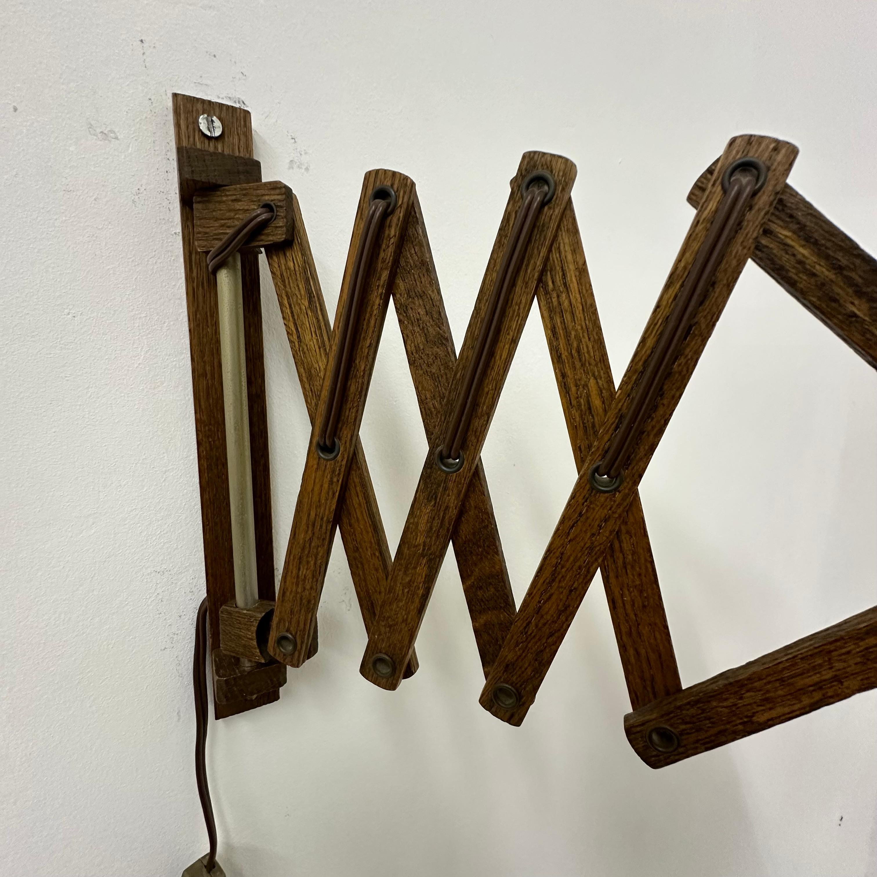 Lampe murale à ciseaux en teck vintage, années 1960 en vente 12