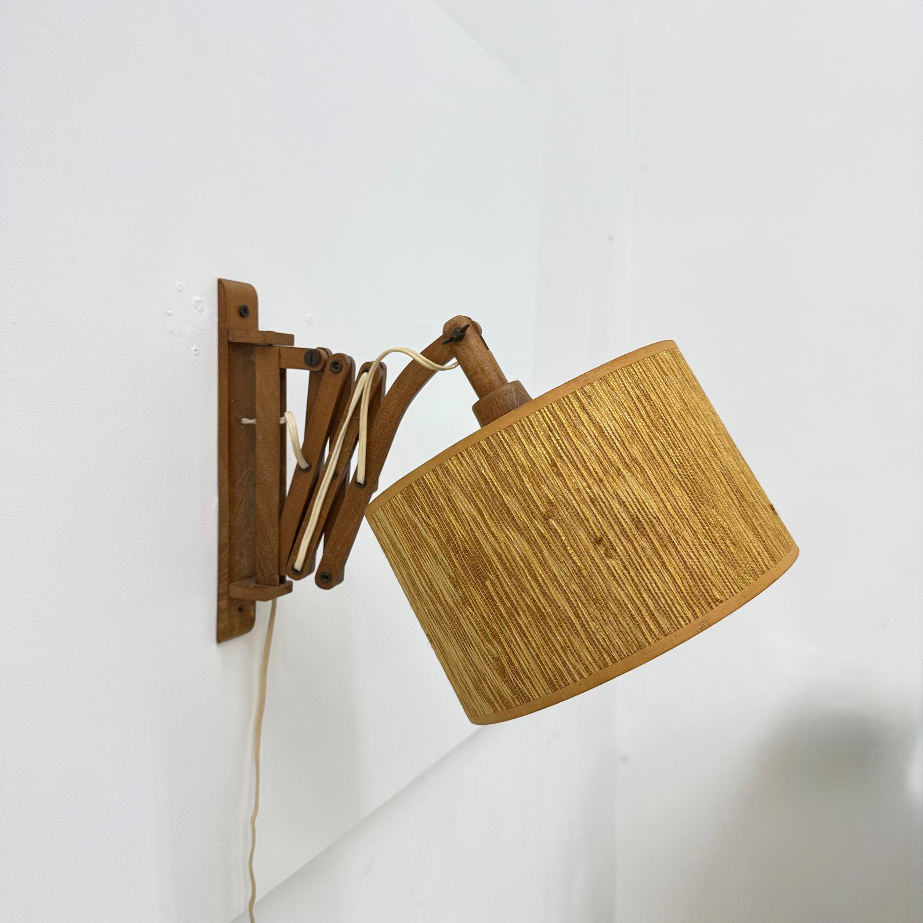 Lampe murale à ciseaux en teck vintage, années 1960

