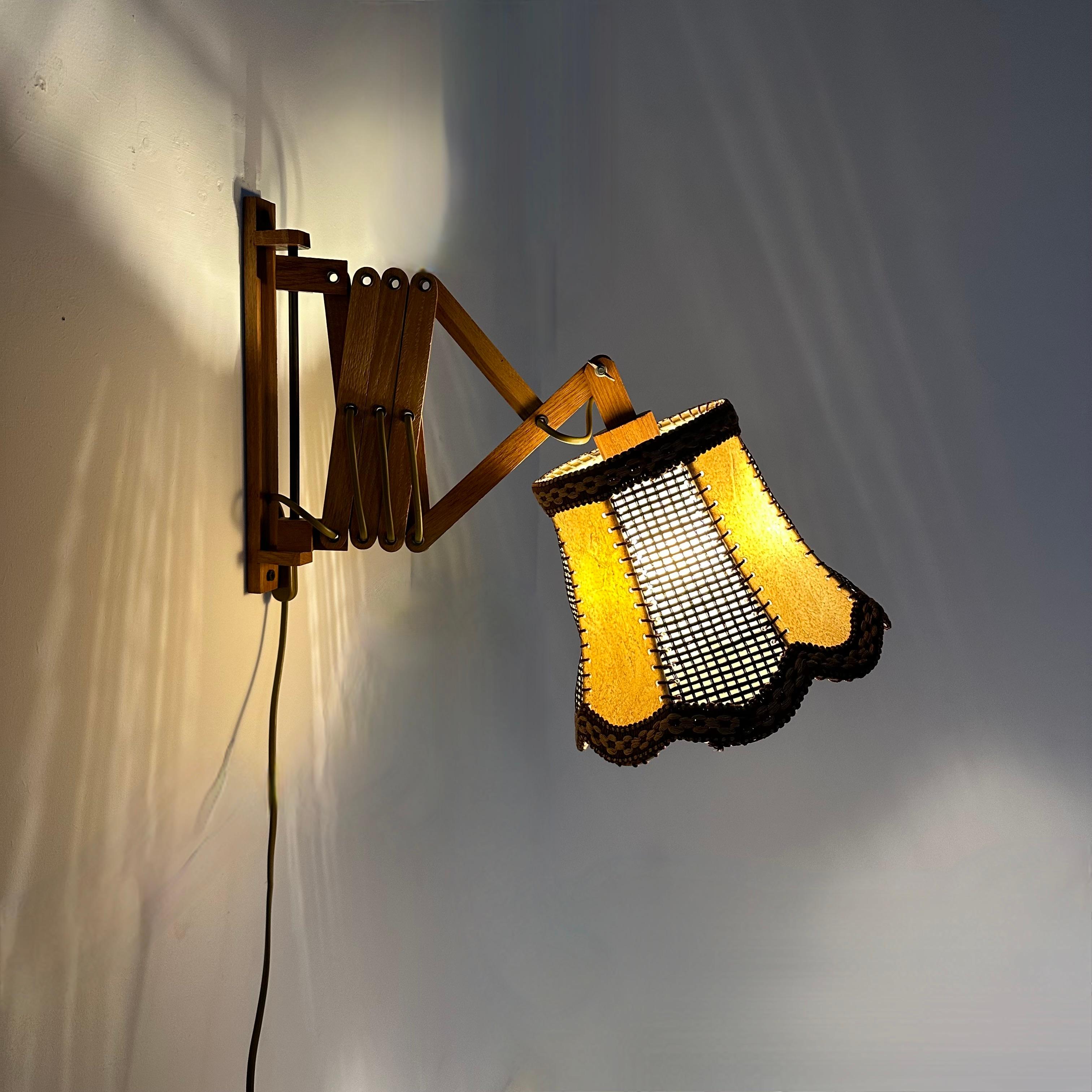 Lampe murale à ciseaux en teck vintage, années 1960 Bon état - En vente à Delft, NL