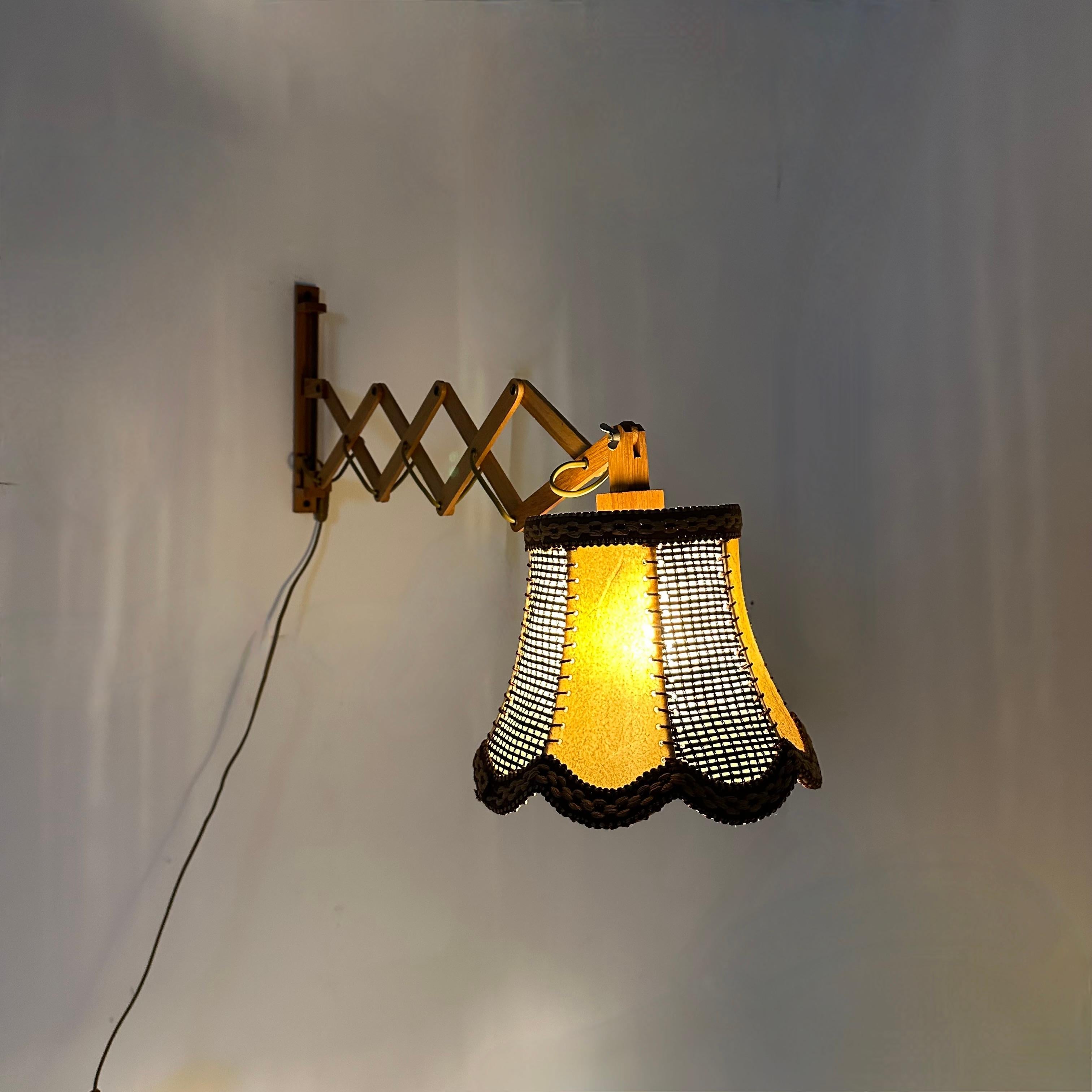 Bois Lampe murale à ciseaux en teck vintage, années 1960 en vente