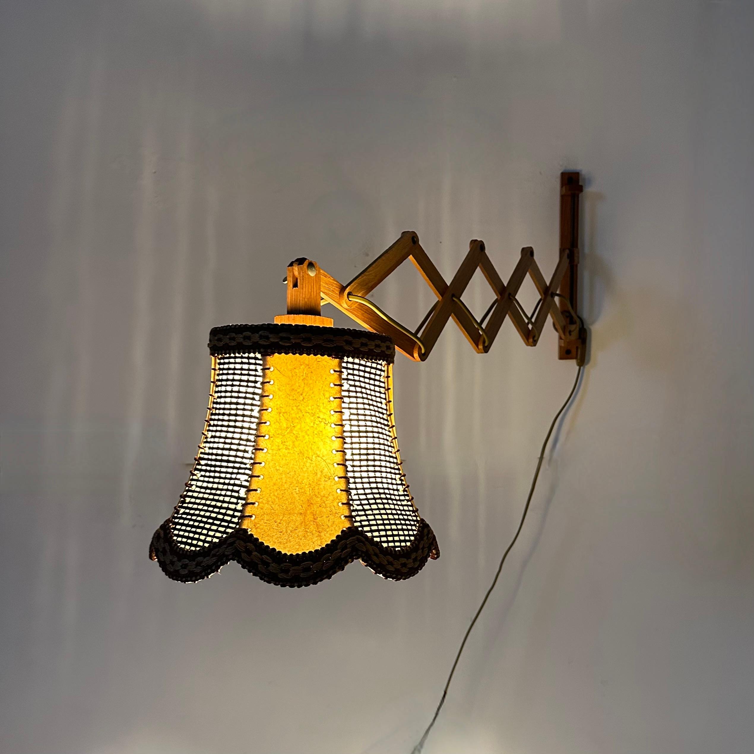 Lampe murale à ciseaux en teck vintage, années 1960 en vente 1