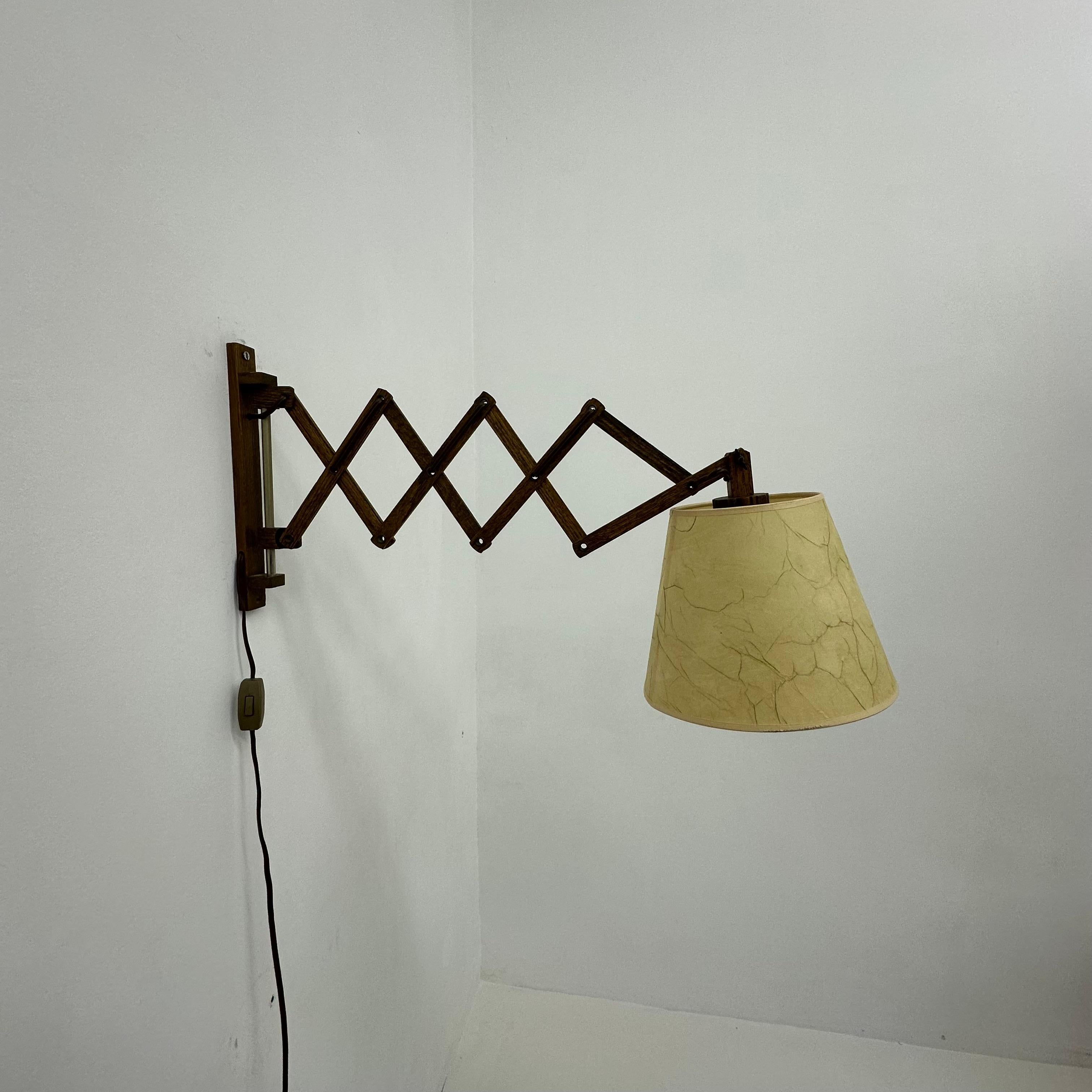 Teck Lampe murale à ciseaux en teck vintage, années 1960 en vente