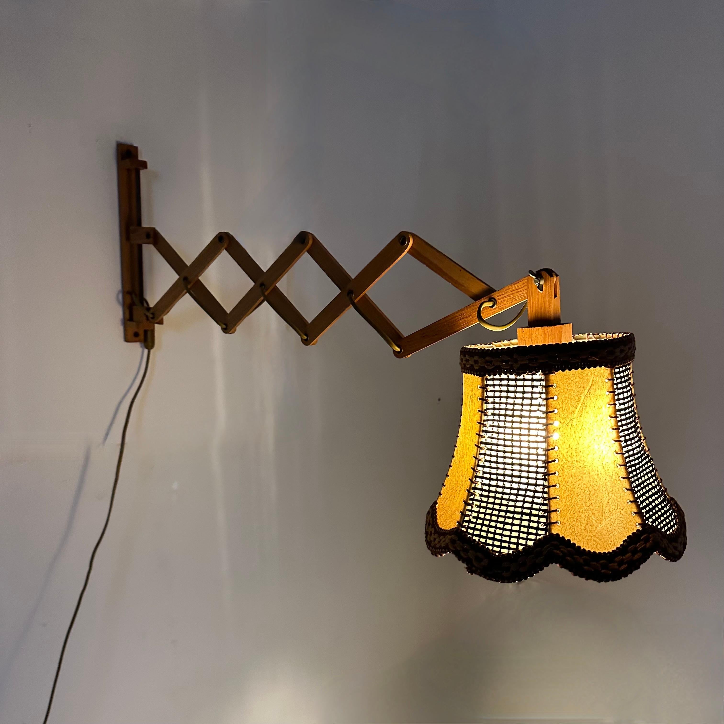 Lampe murale à ciseaux en teck vintage, années 1960 en vente 2