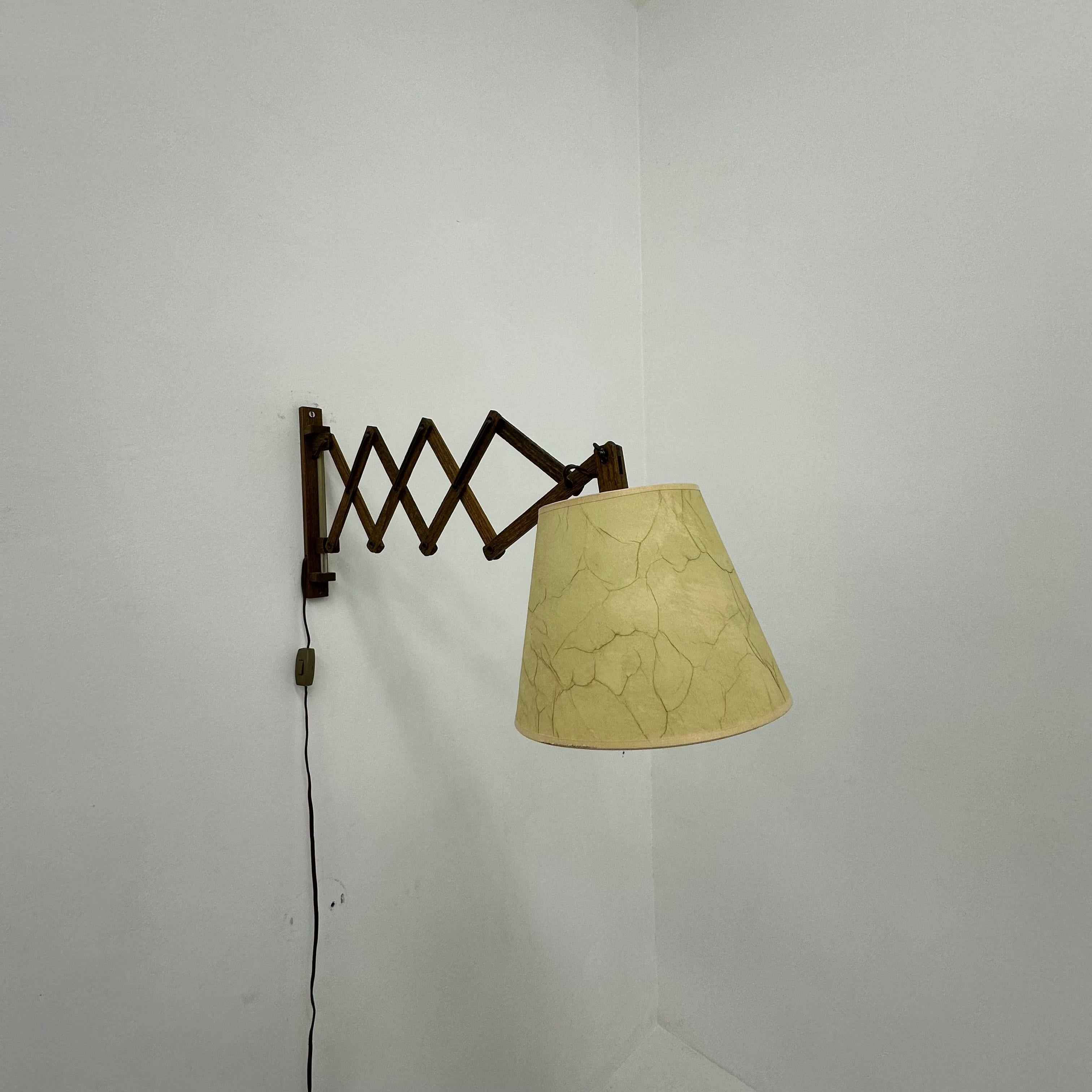Lampe murale à ciseaux en teck vintage, années 1960 en vente 1